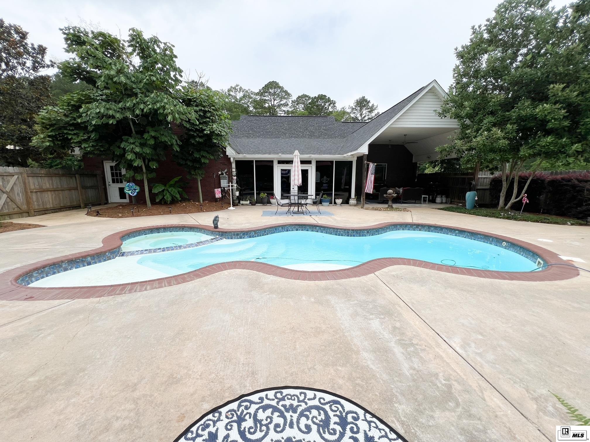 153 Oakhaven Drive