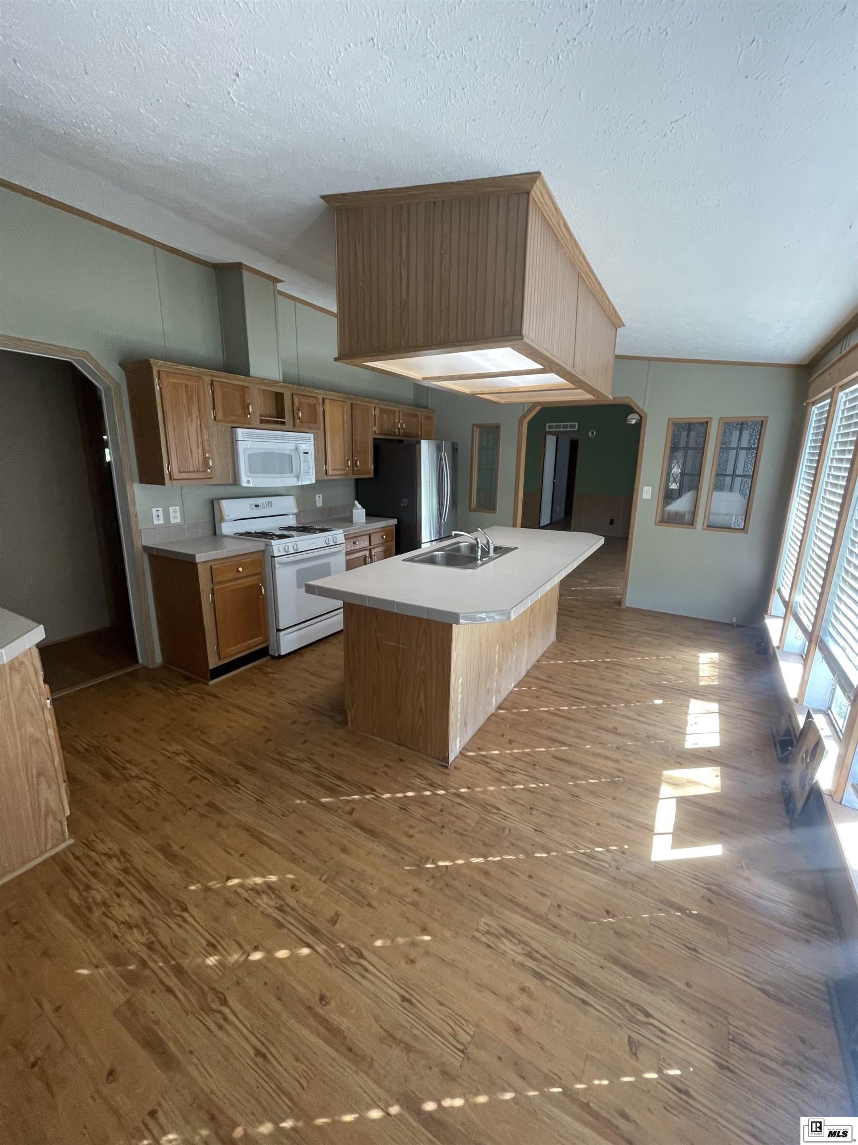 111 Brook Orchard Boulevard