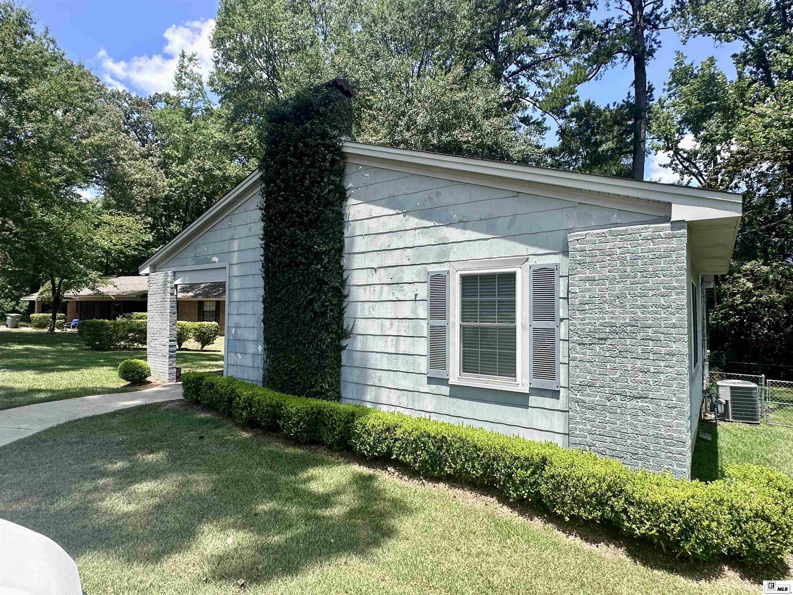 121 Pinecrest Drive