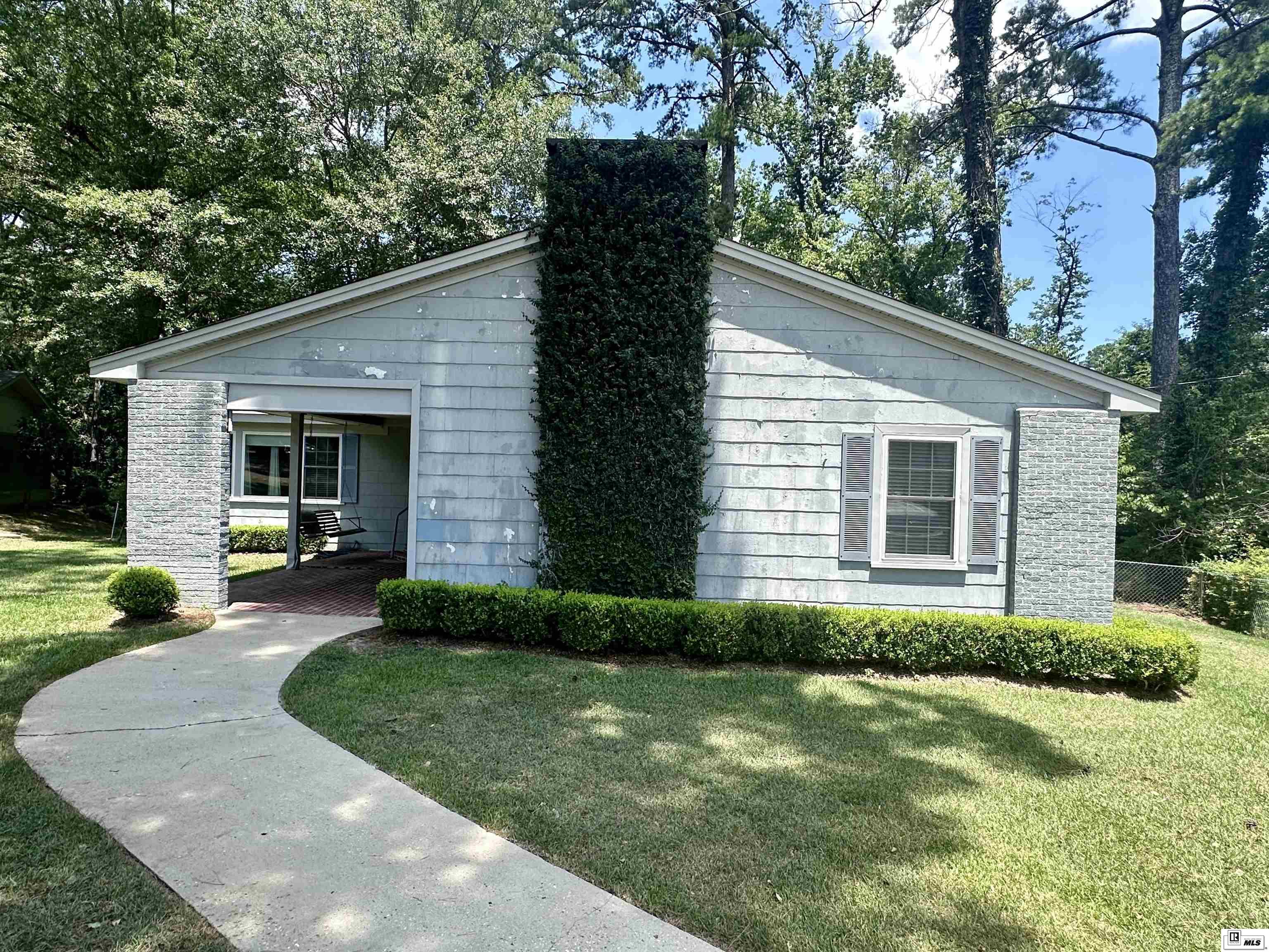 121 Pinecrest Drive