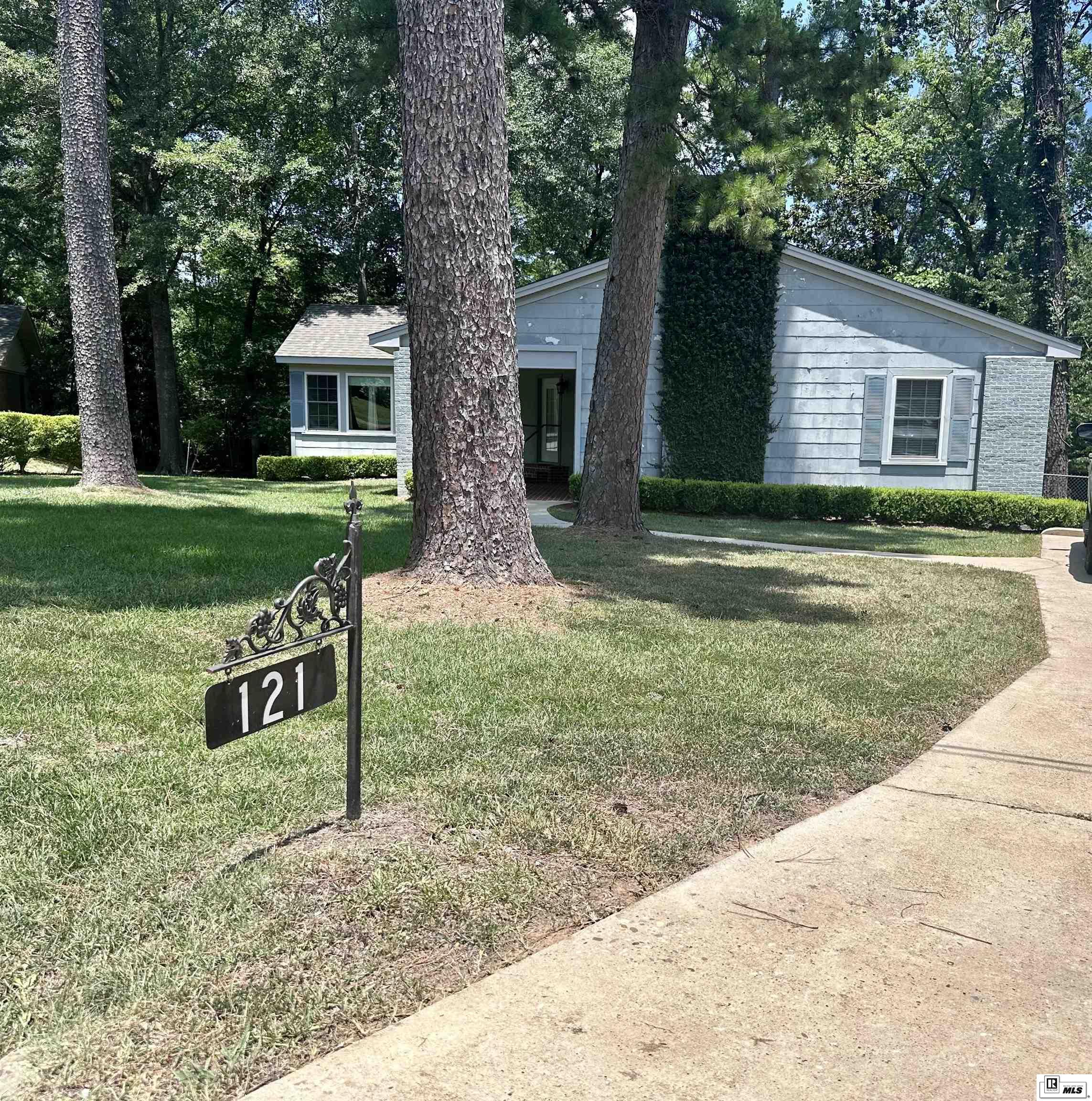 121 Pinecrest Drive