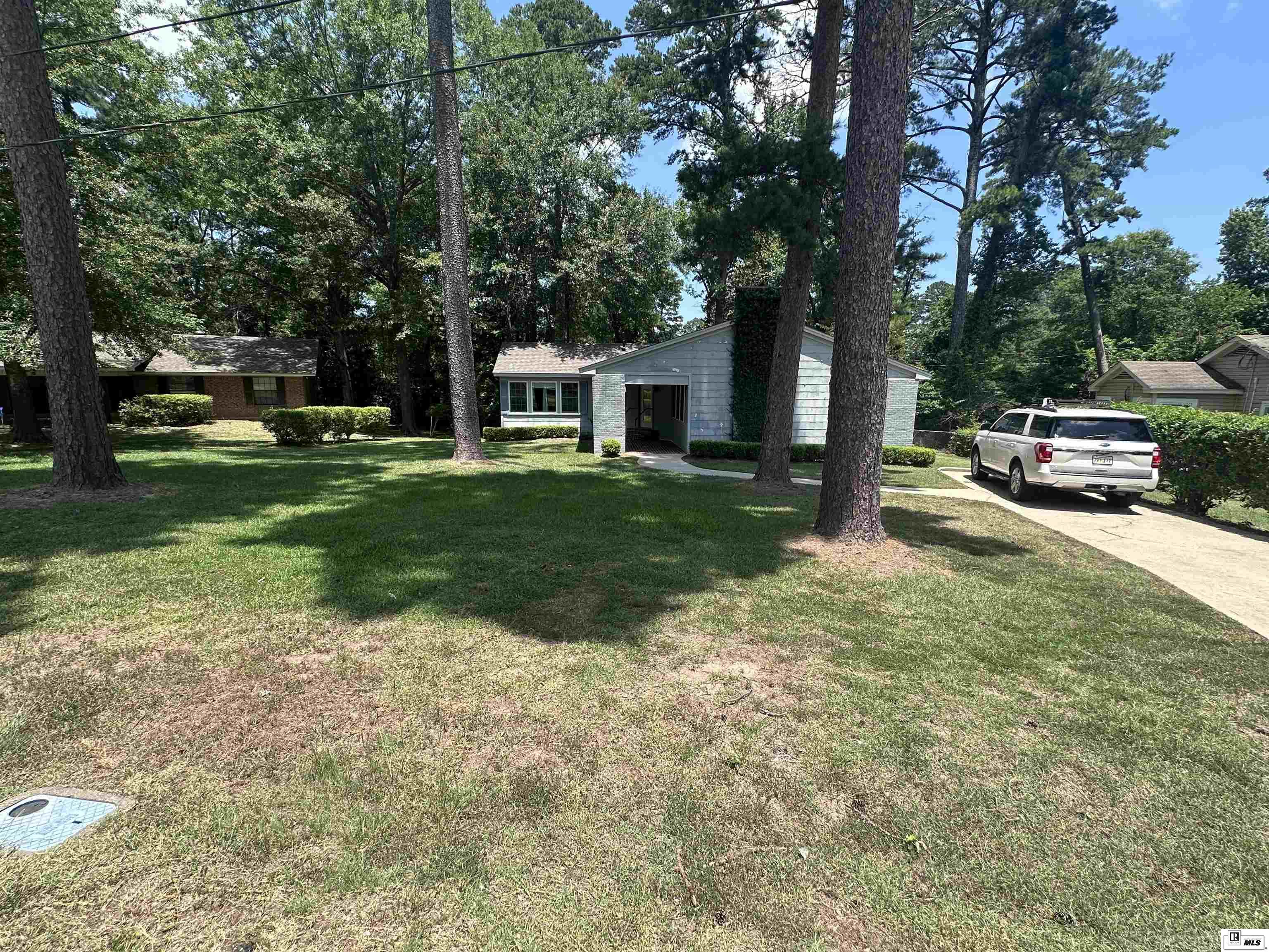121 Pinecrest Drive