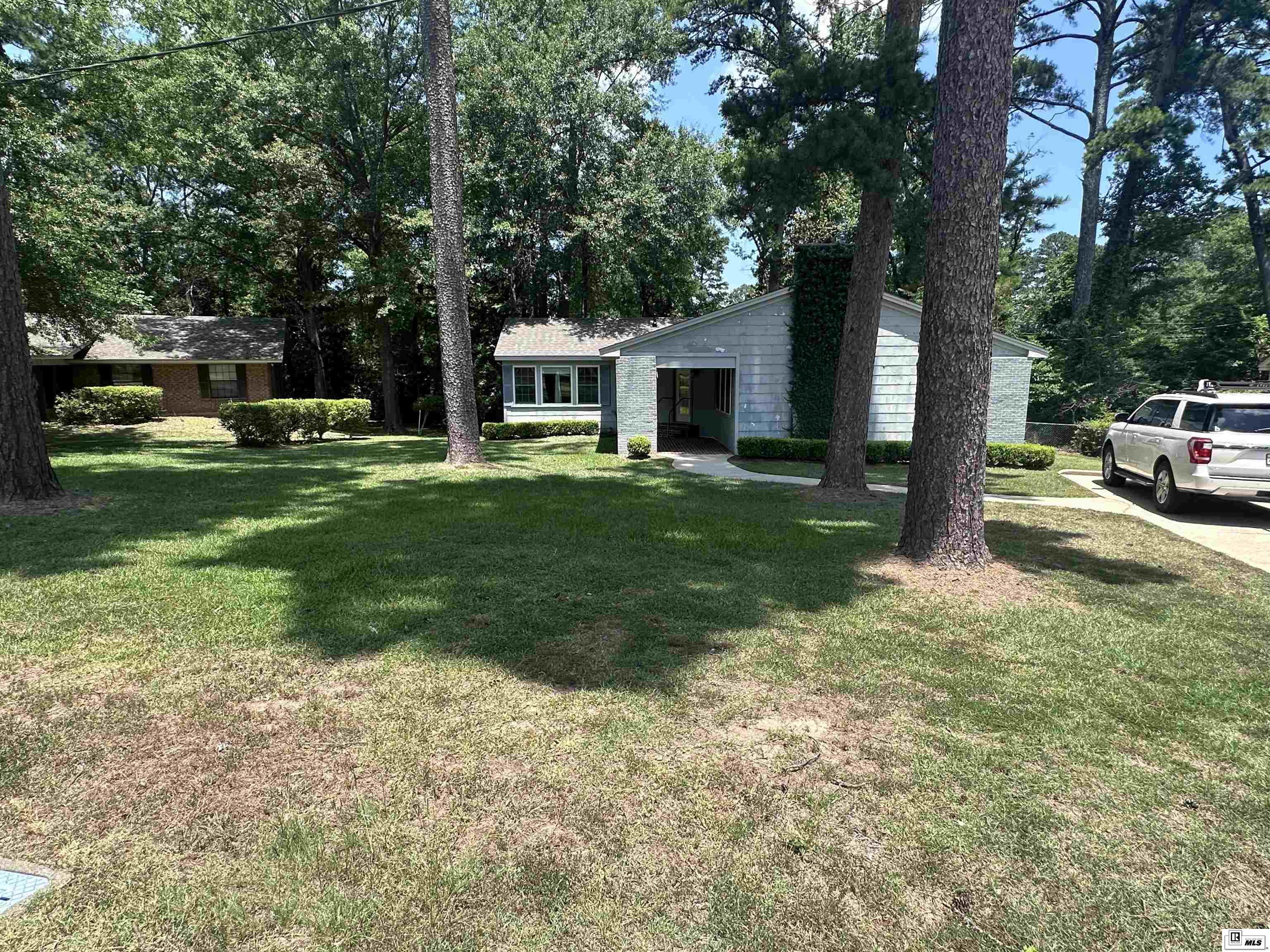 121 Pinecrest Drive