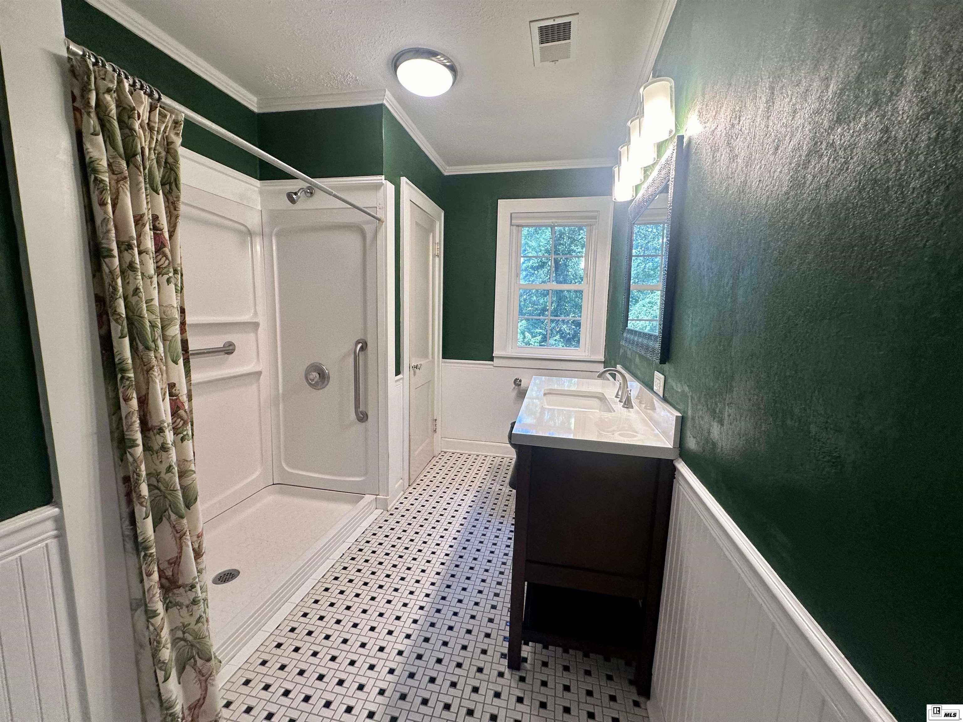 121 Pinecrest Drive