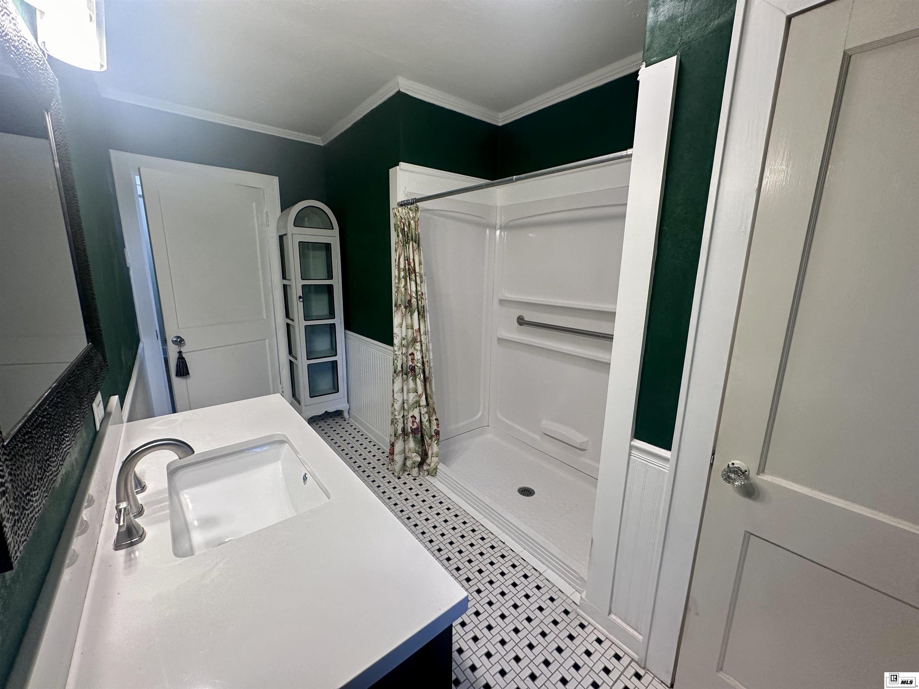121 Pinecrest Drive