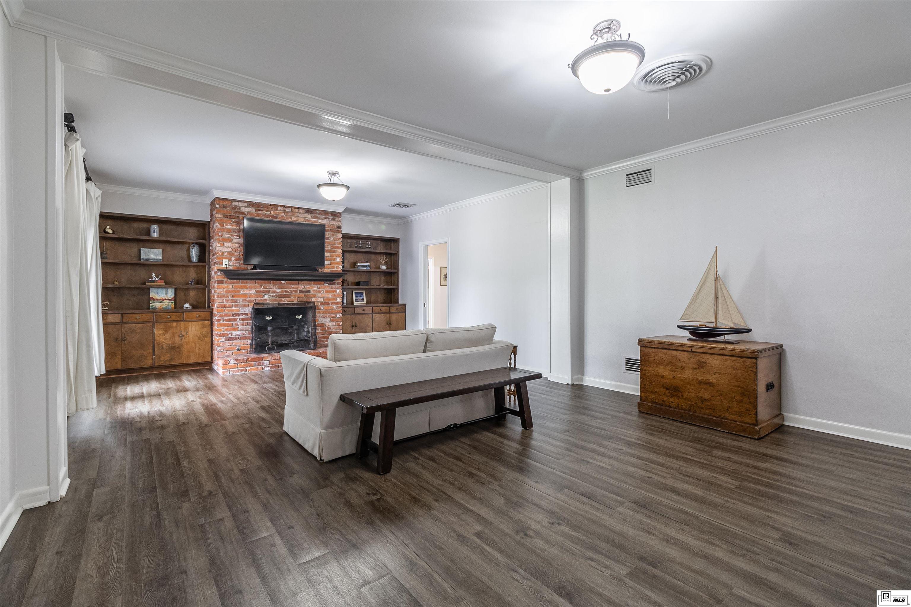2116 Island Drive