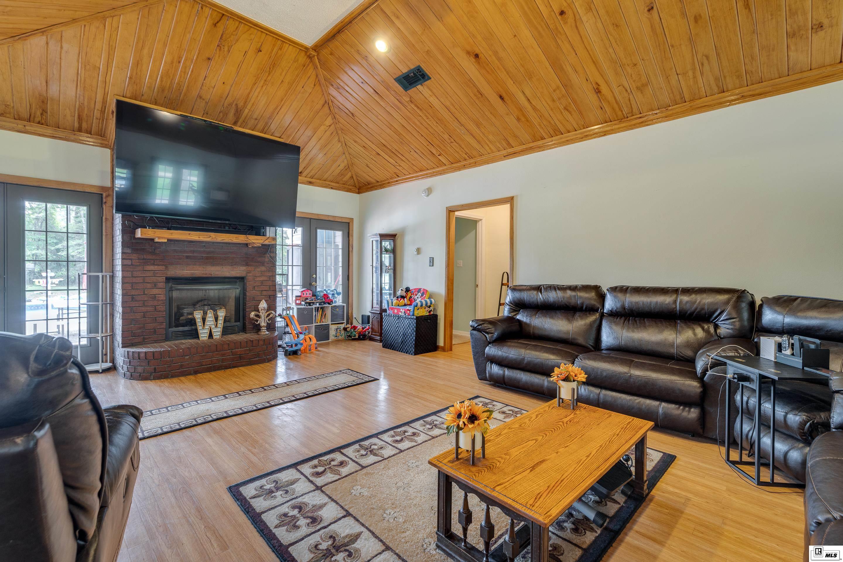 1316 Leckie Road