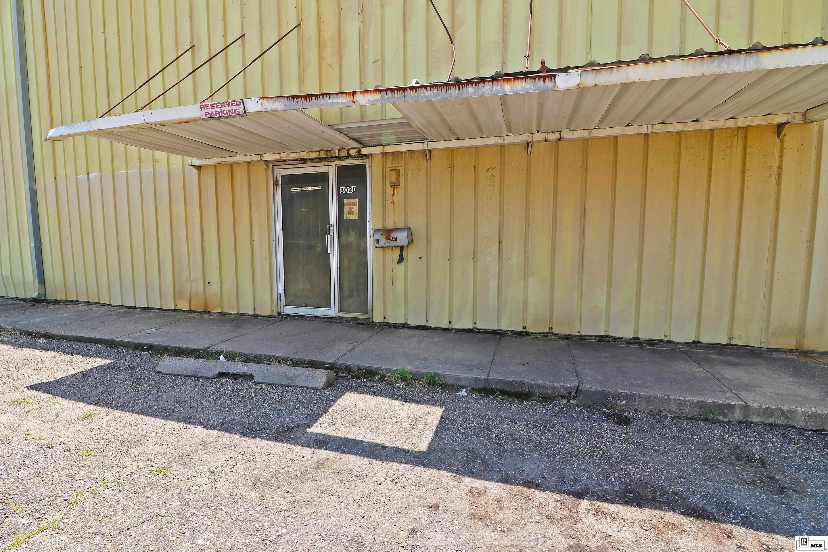 3020 Commerce Street