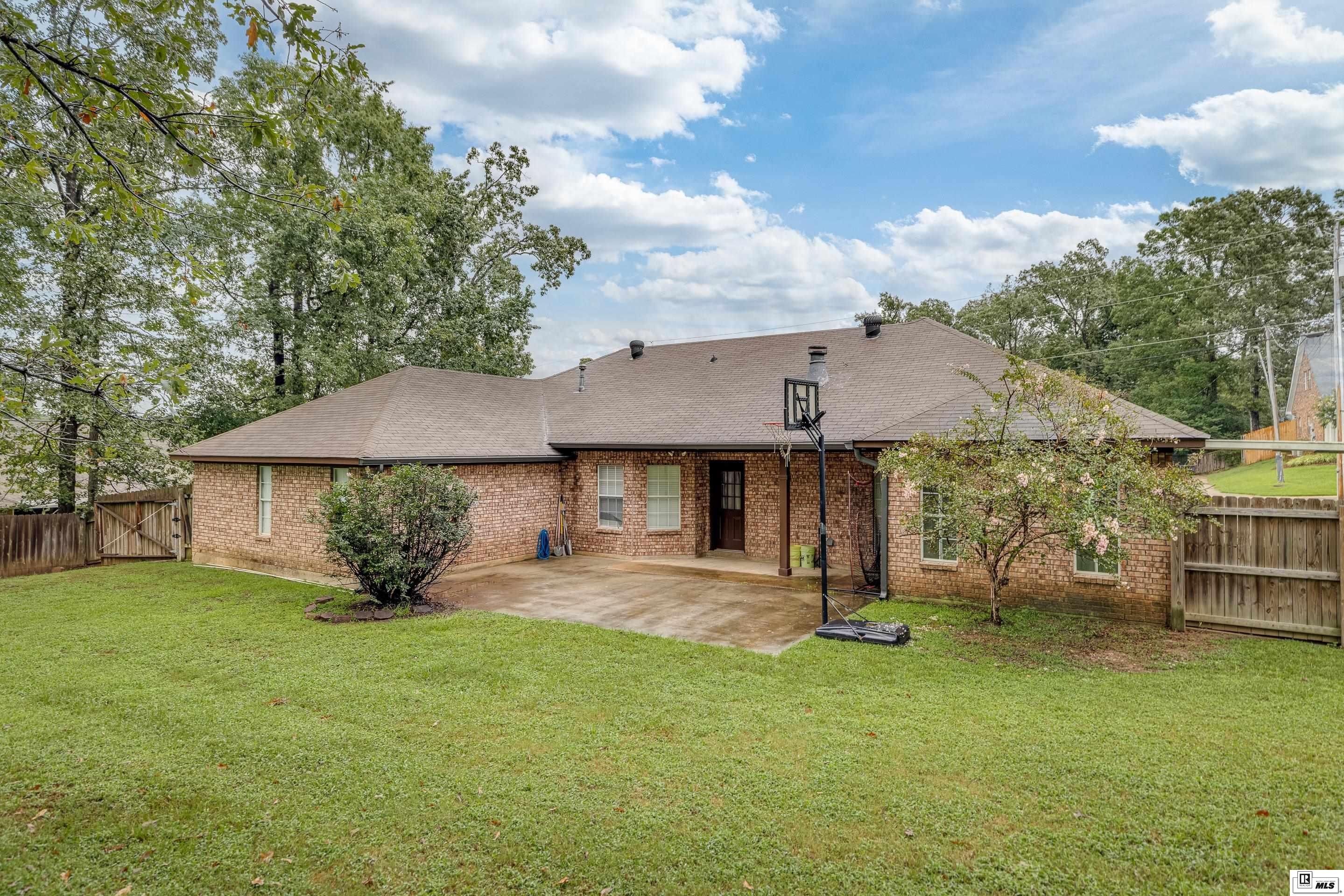 104 Pin Oak Drive
