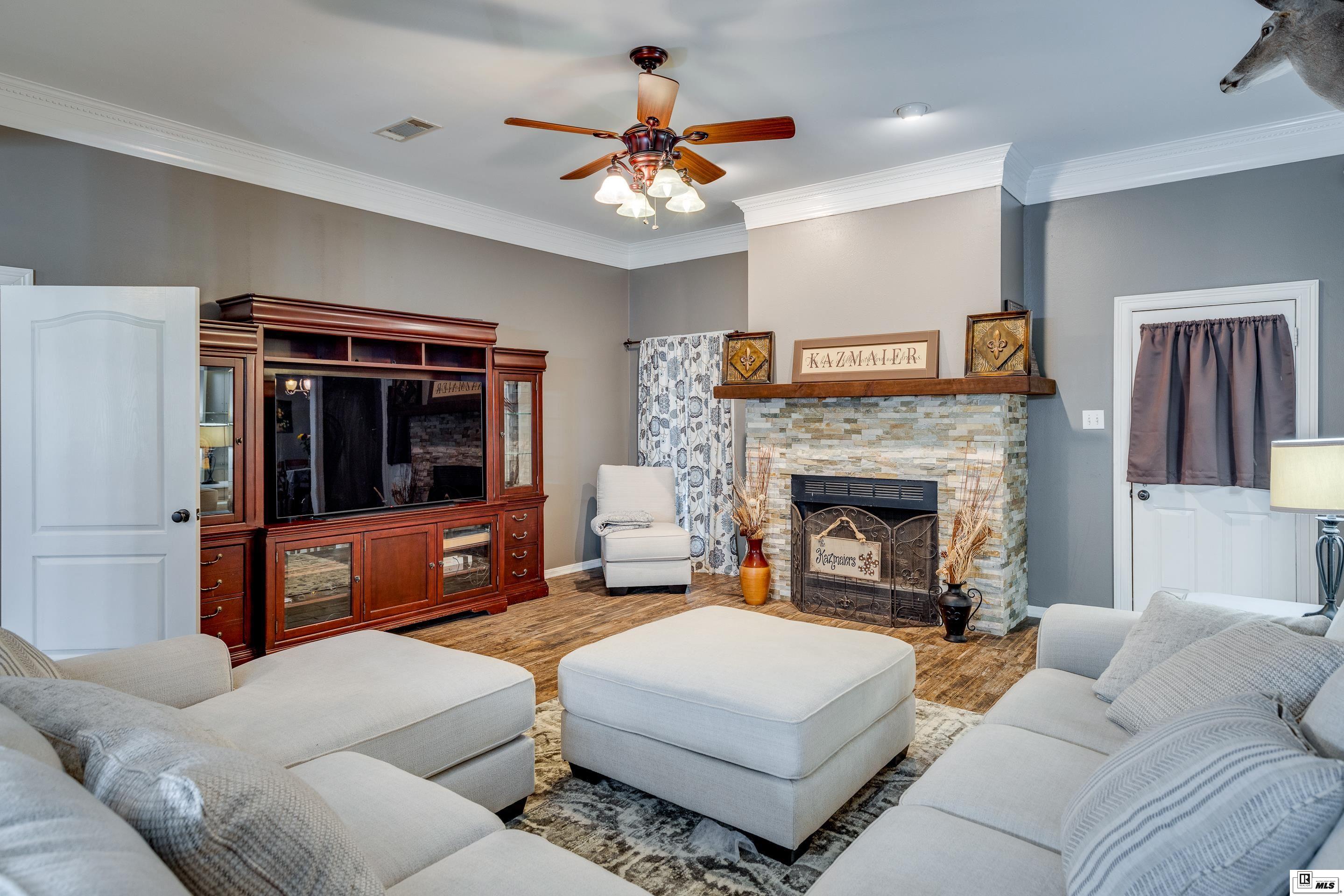 104 Pin Oak Drive