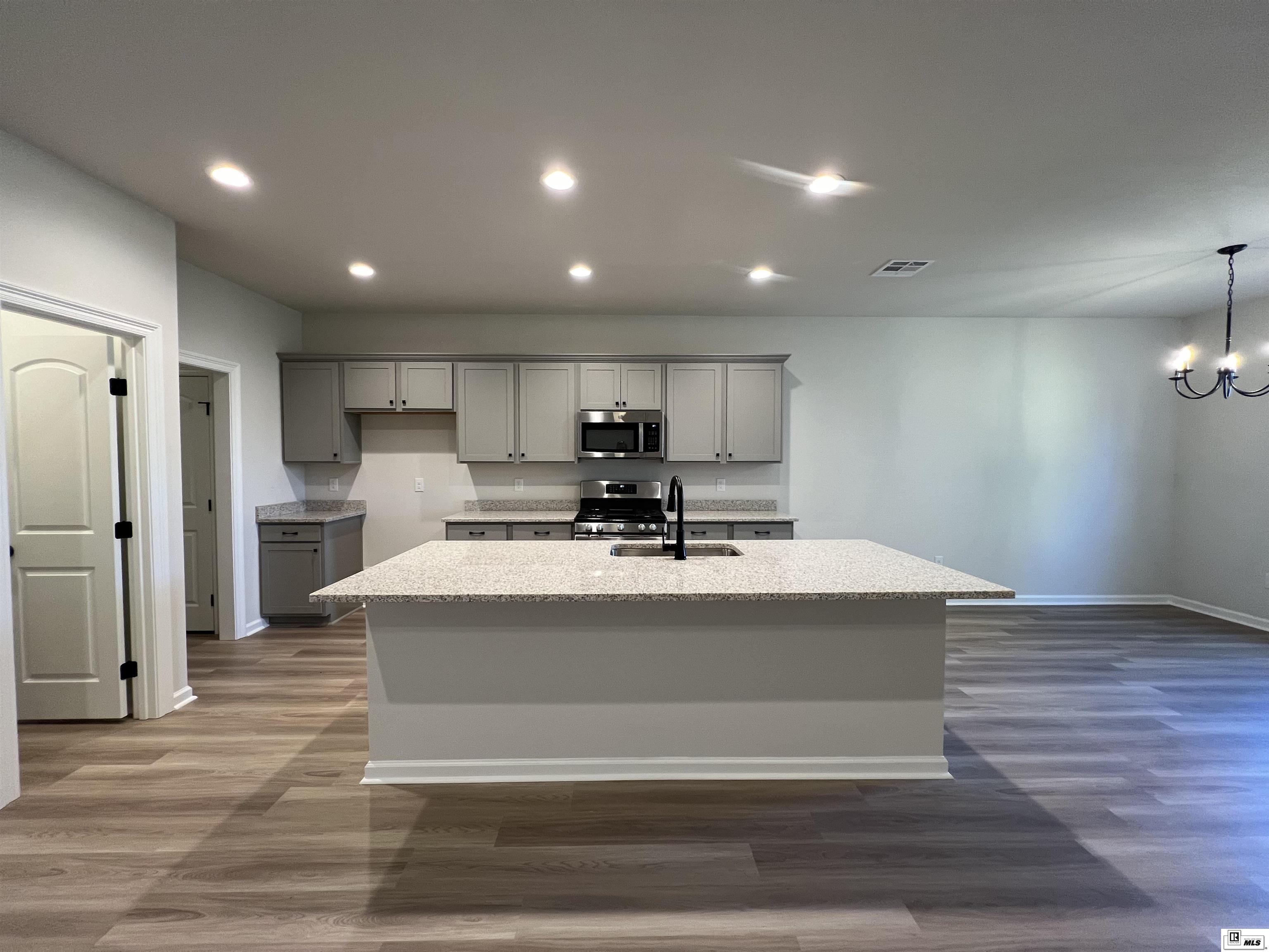 414 Magnolia Pointe Place