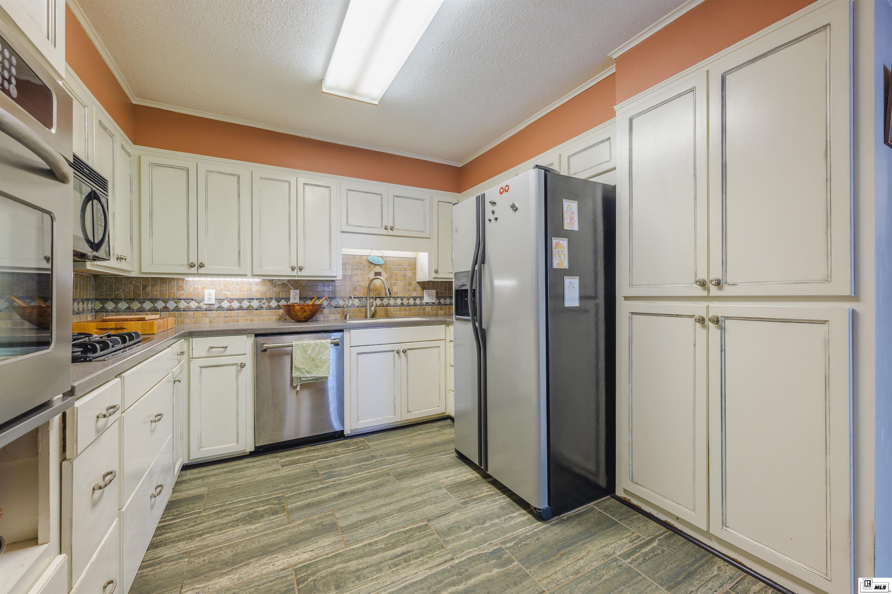 902 Robinette Drive