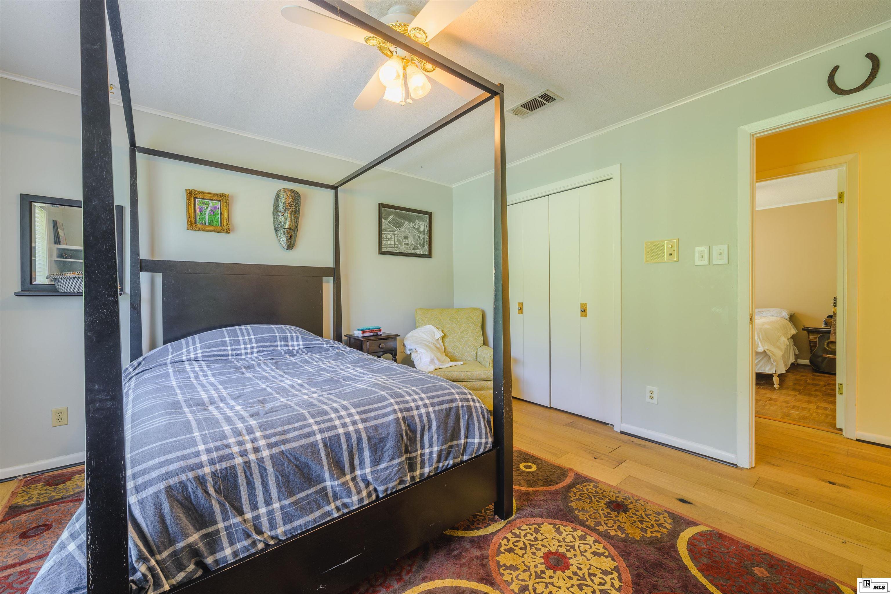 902 Robinette Drive