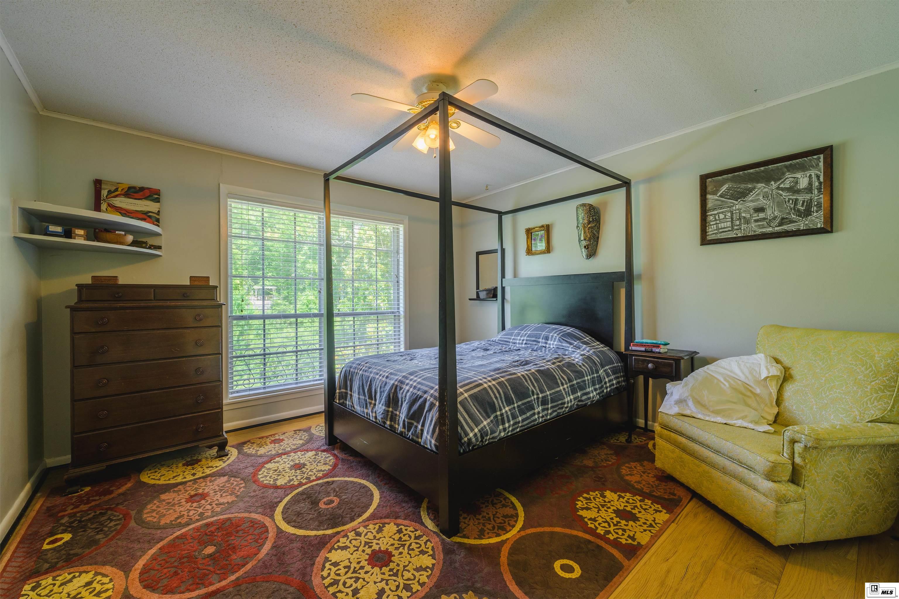 902 Robinette Drive