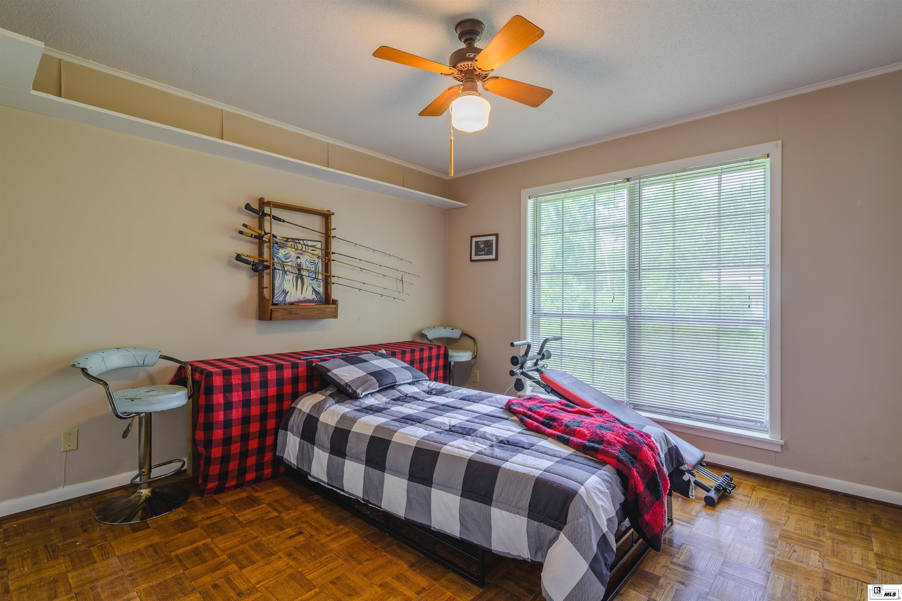 902 Robinette Drive