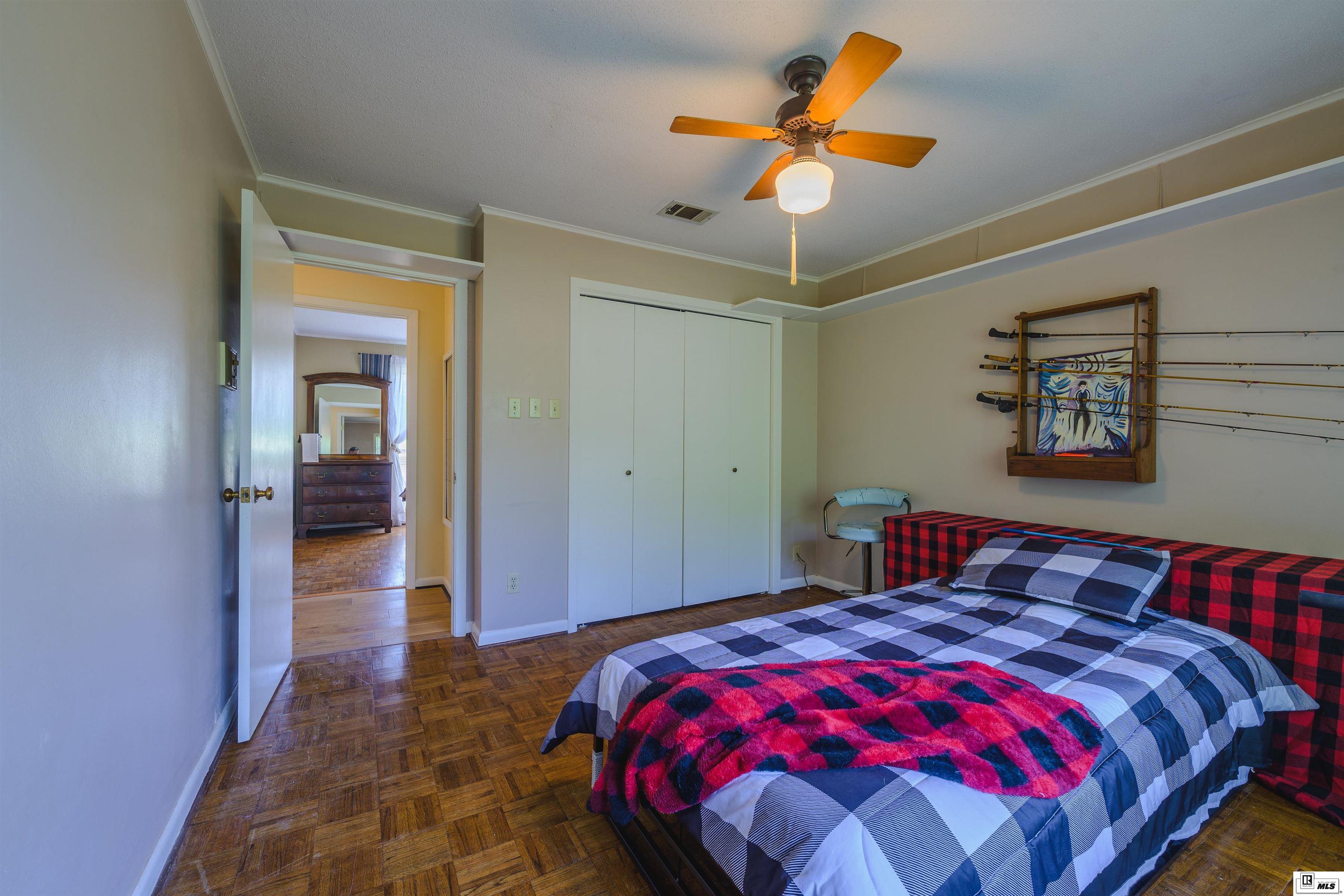 902 Robinette Drive