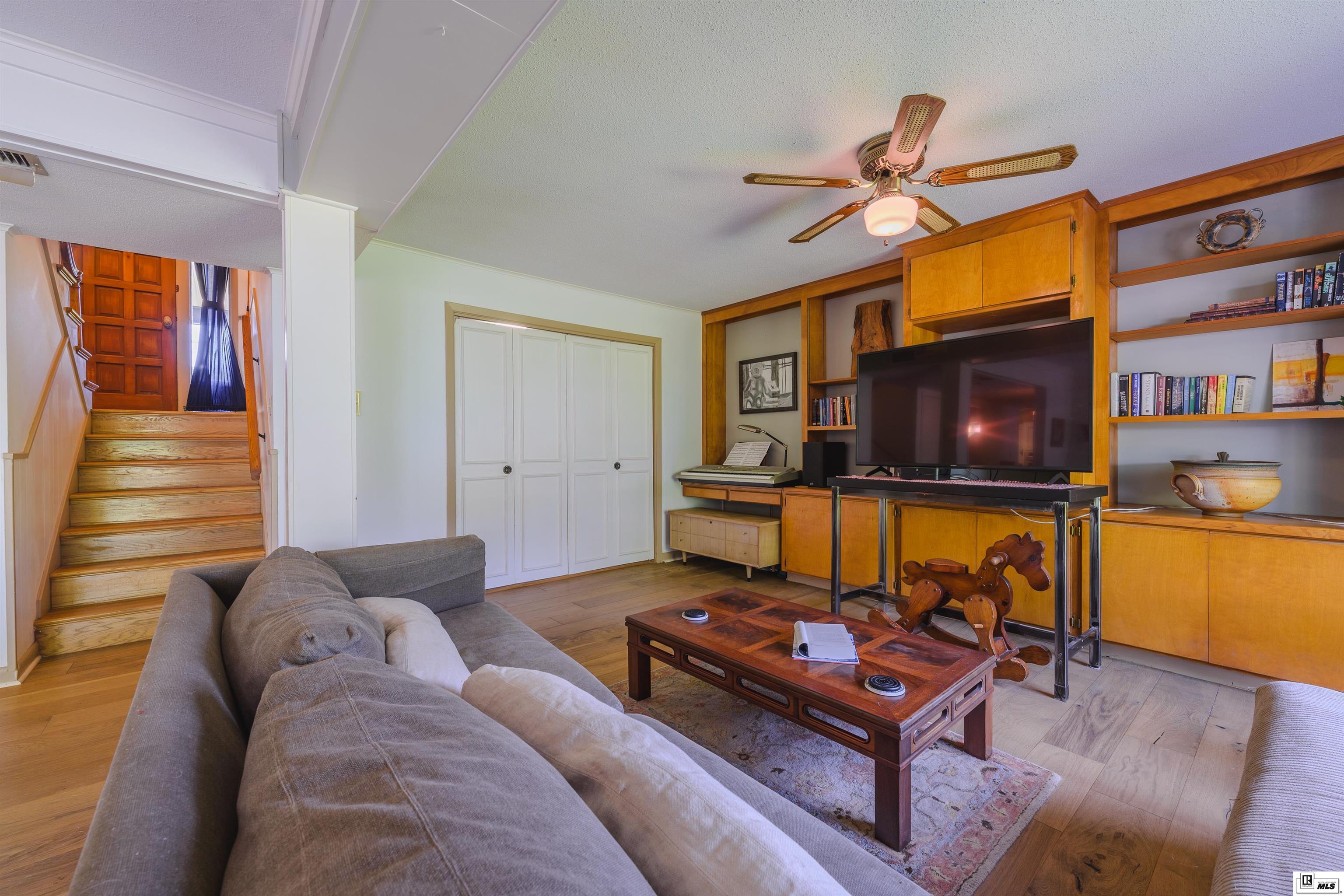 902 Robinette Drive