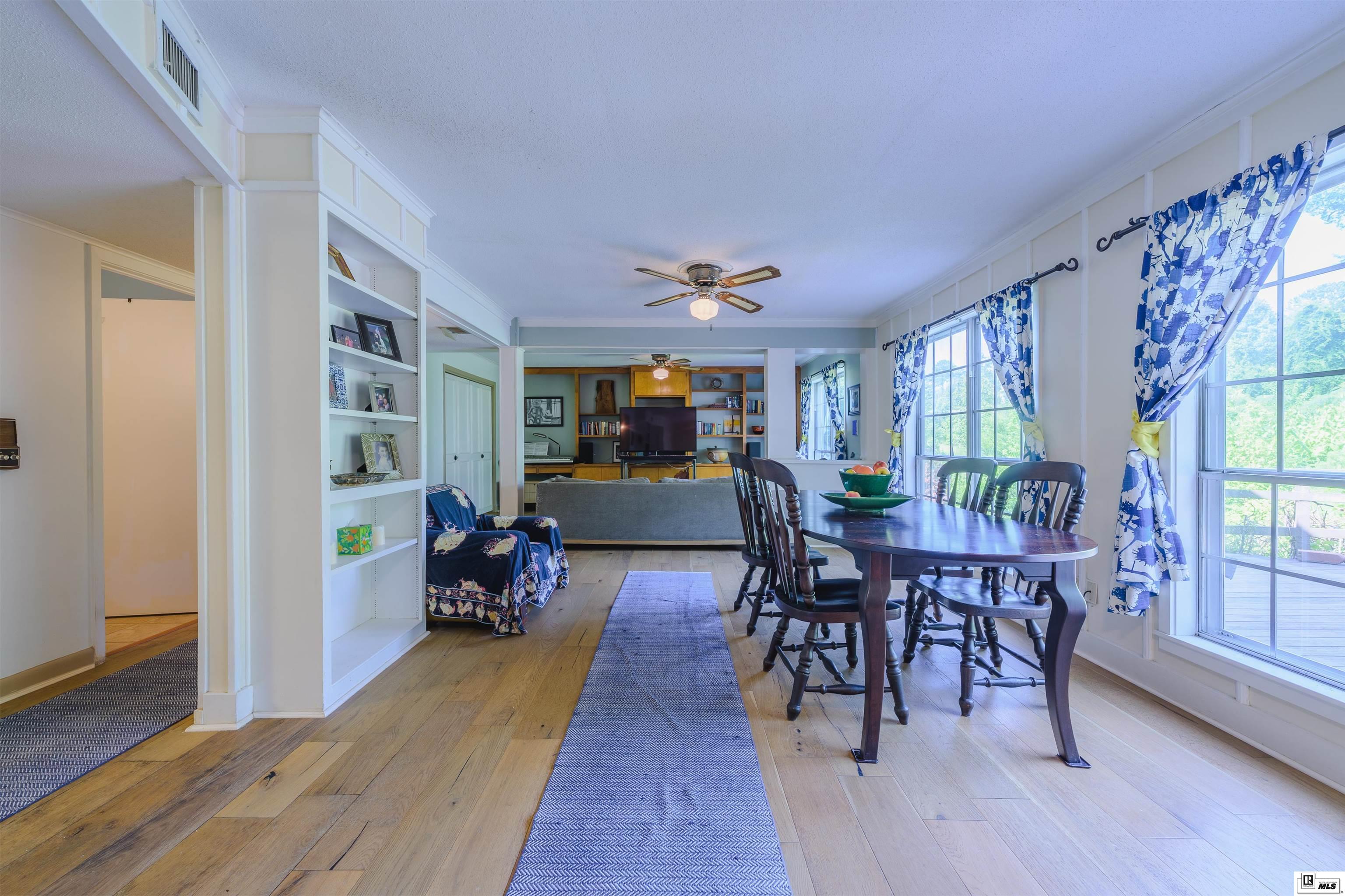 902 Robinette Drive