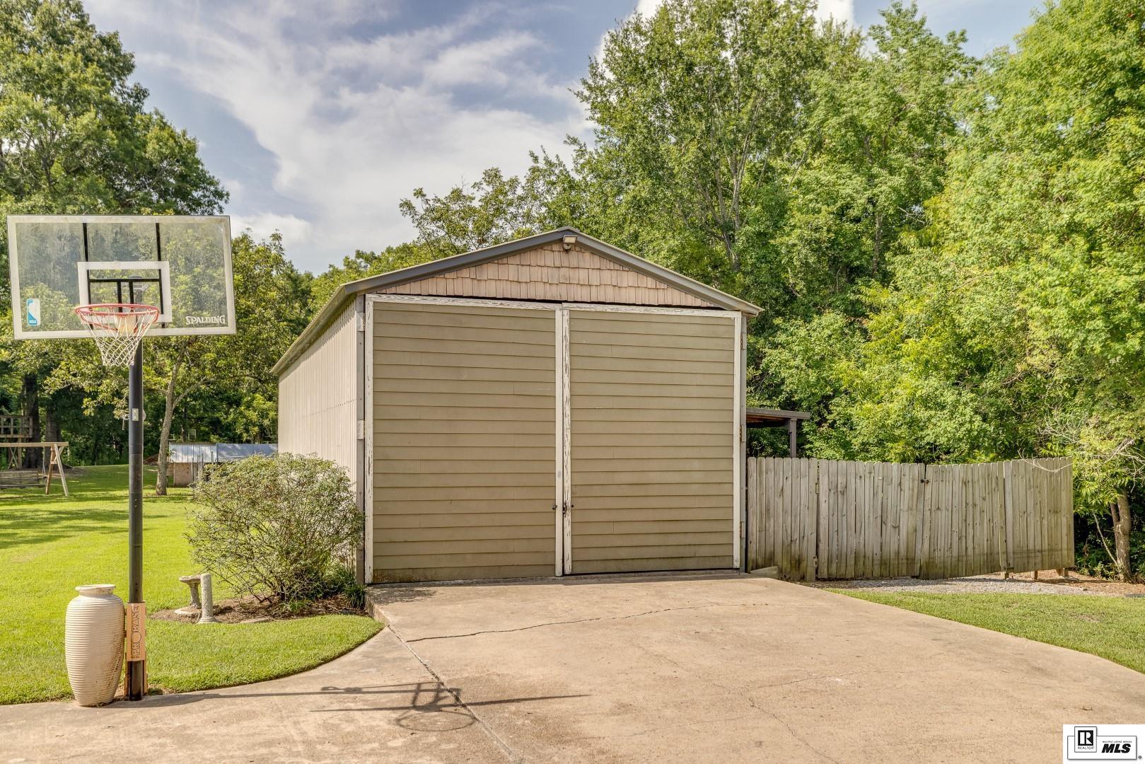137 Brook Orchard Boulevard