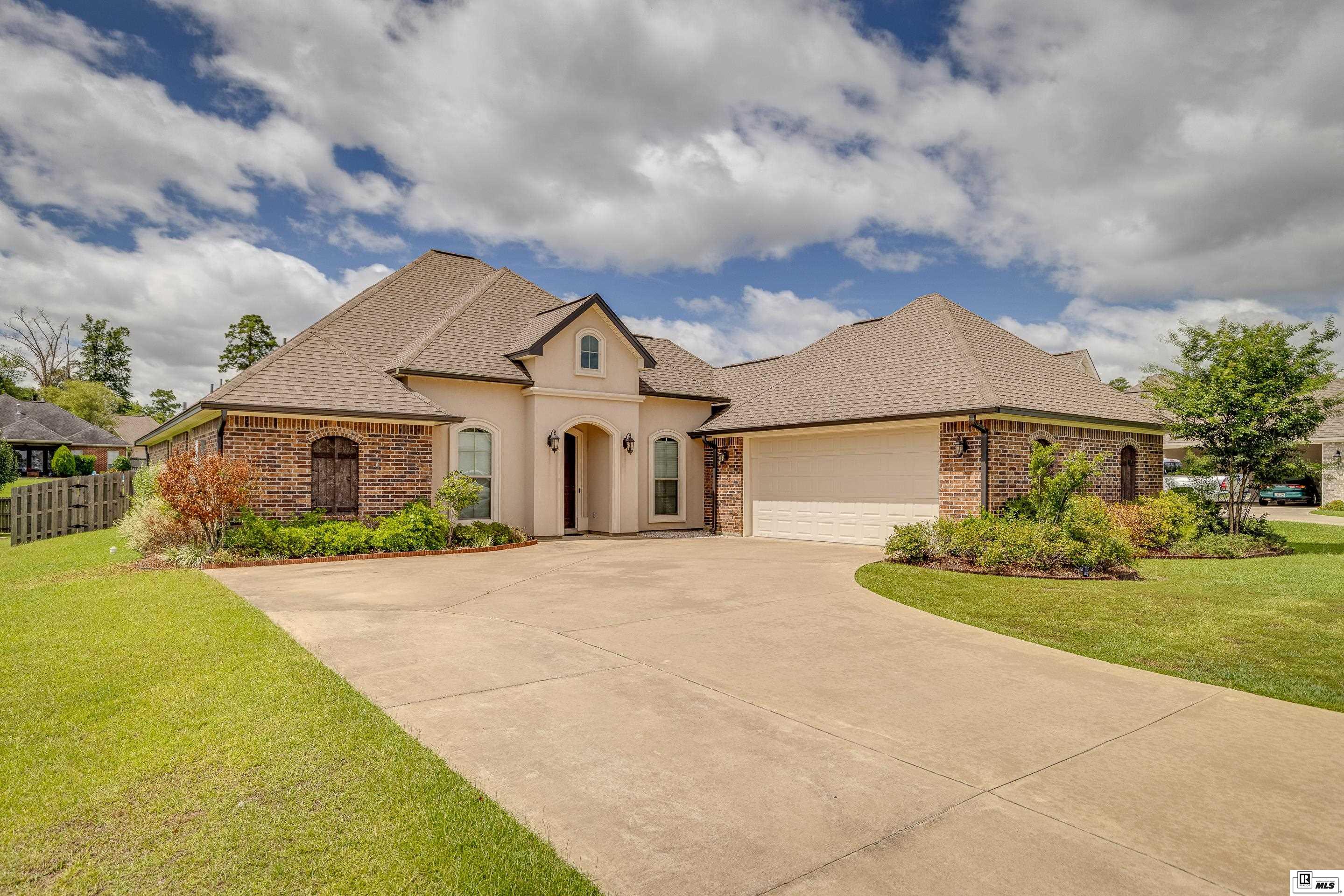 121 Labrador Lane