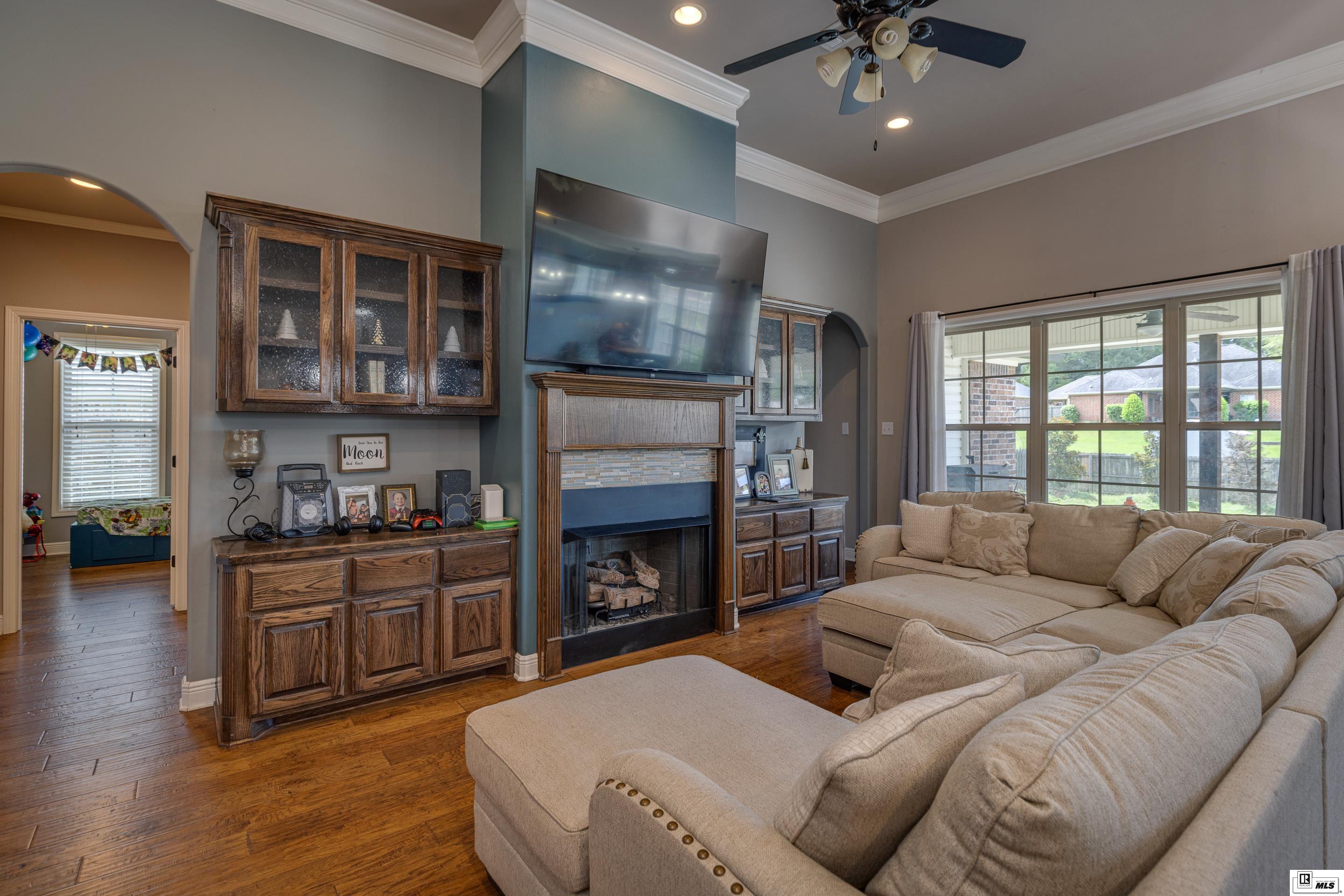 121 Labrador Lane