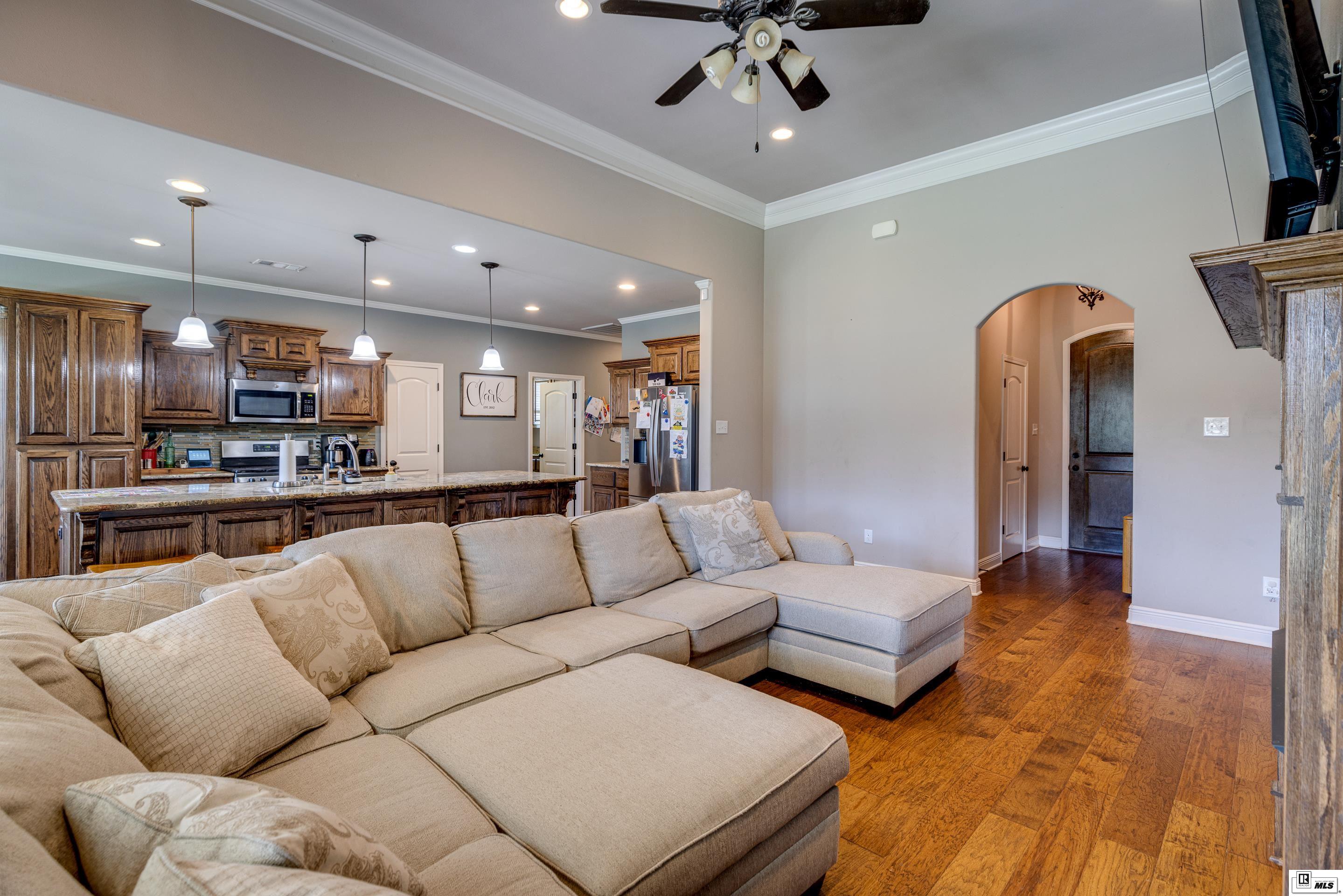 121 Labrador Lane