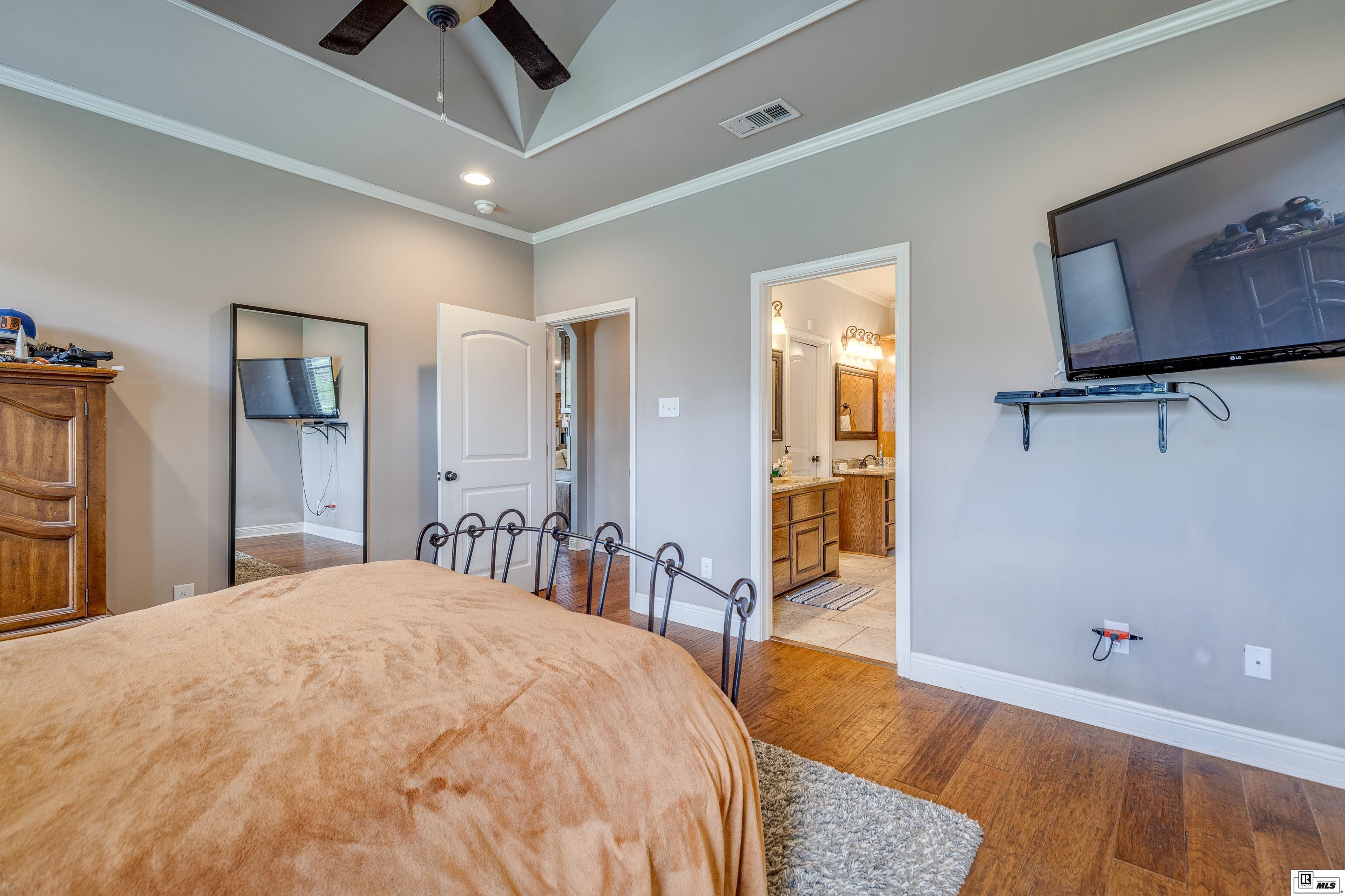 121 Labrador Lane