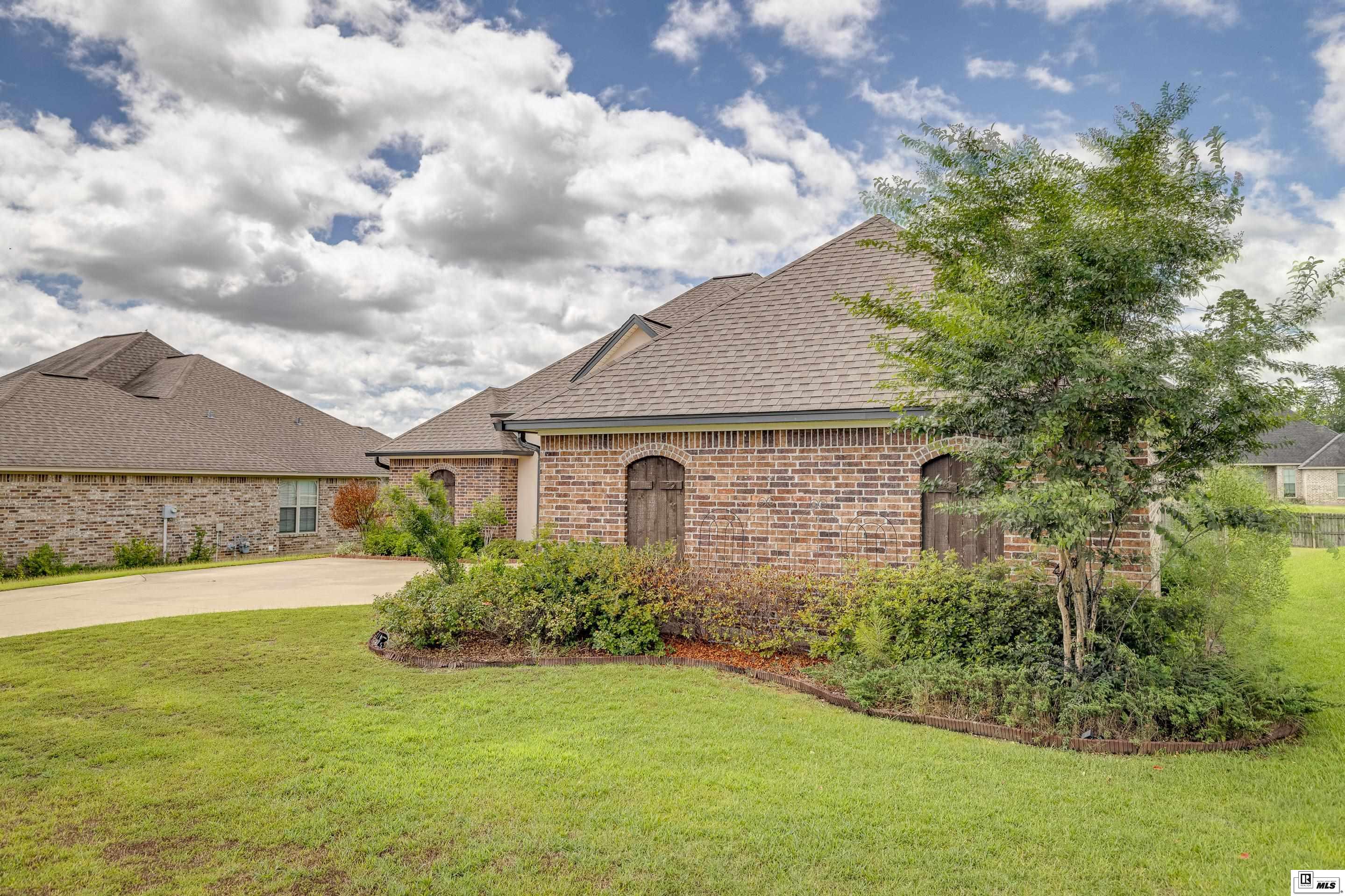 121 Labrador Lane