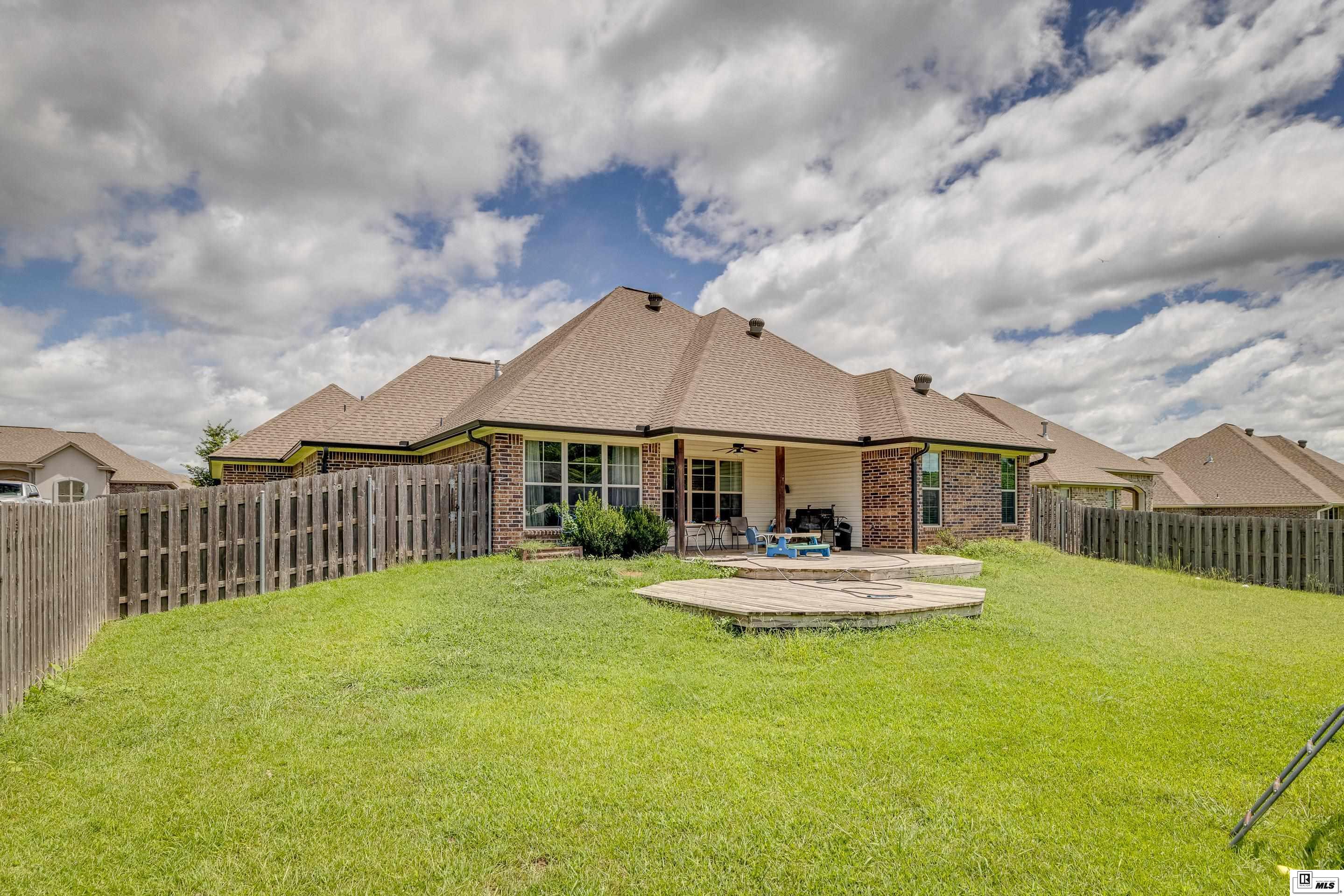 121 Labrador Lane