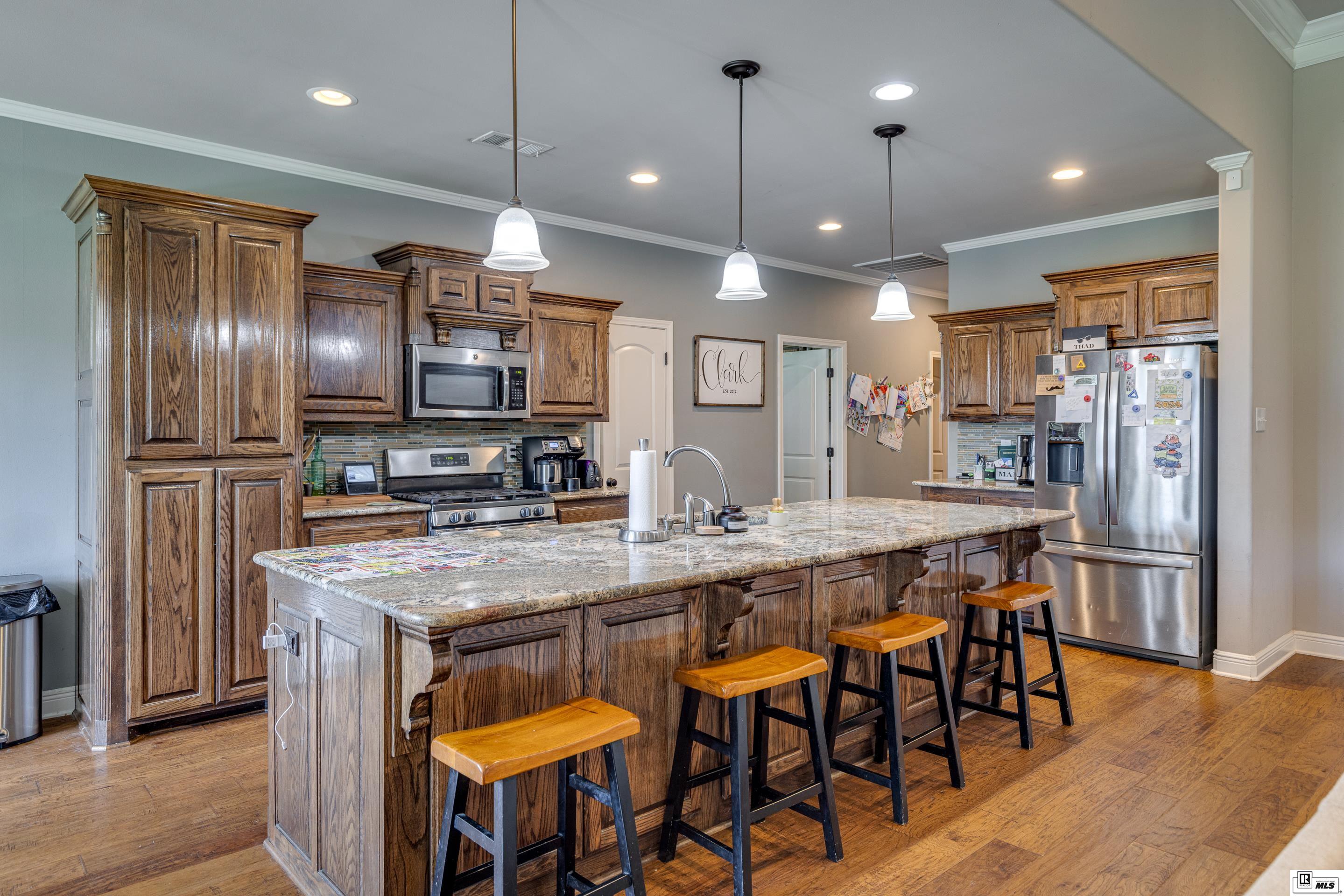 121 Labrador Lane