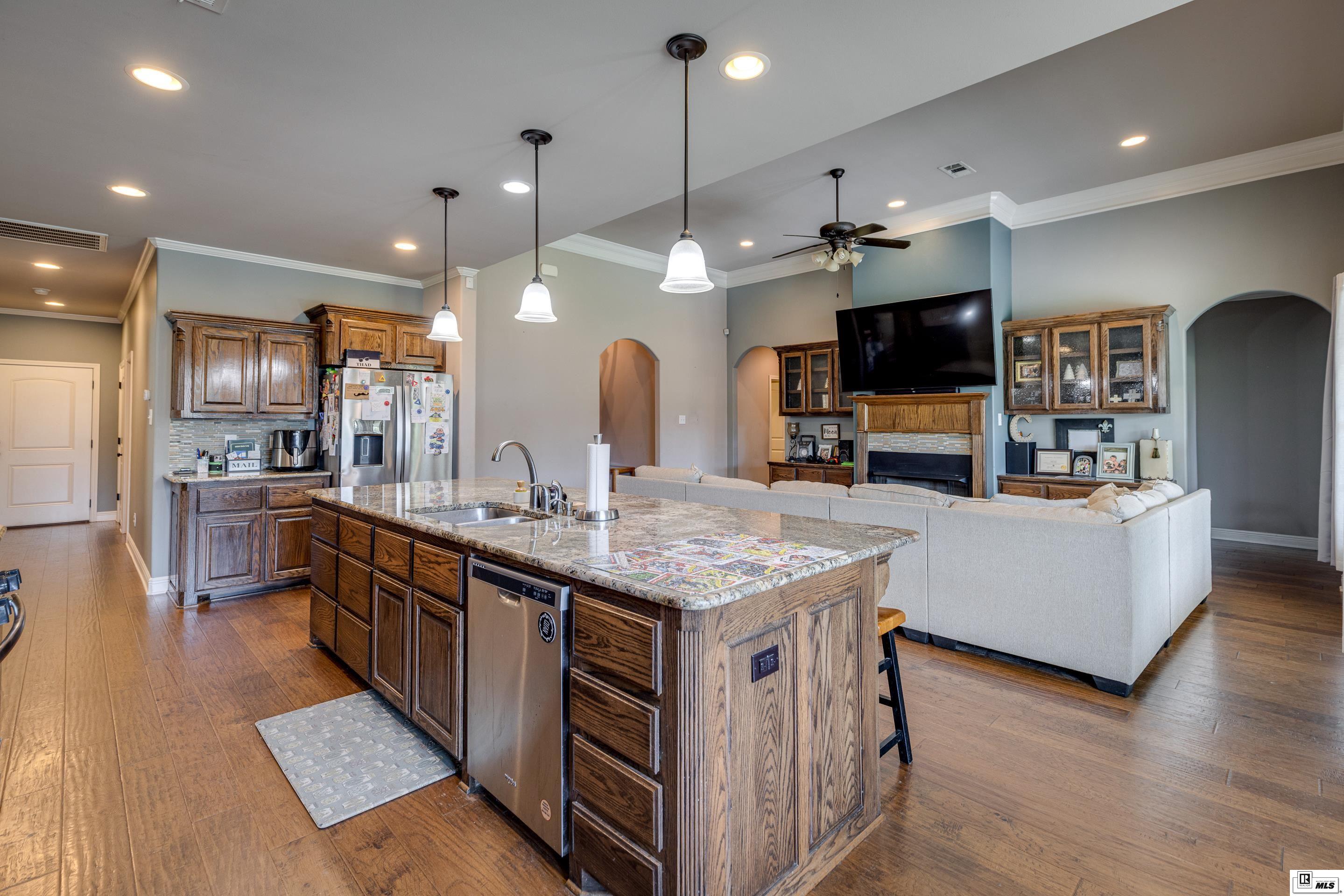 121 Labrador Lane