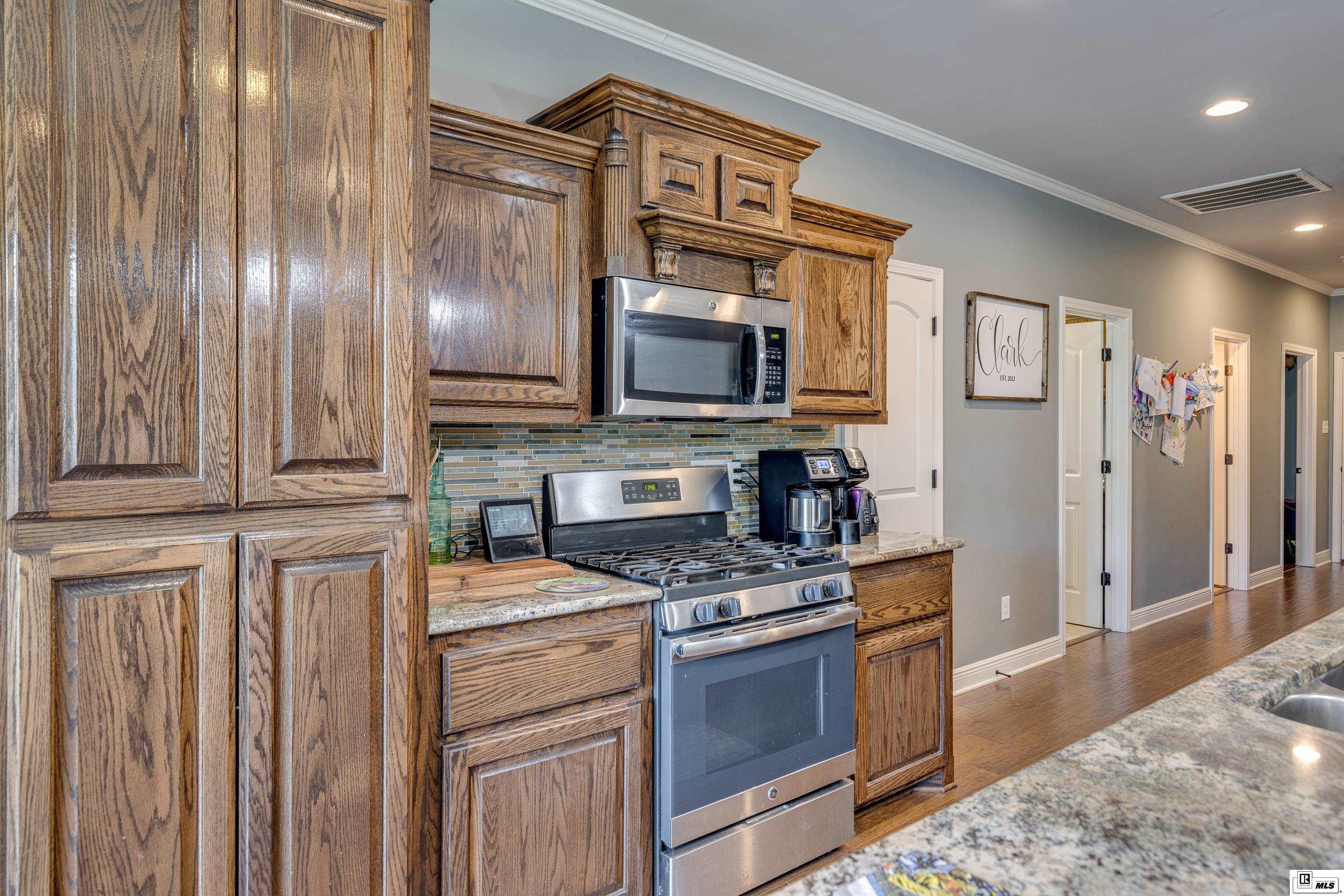 121 Labrador Lane