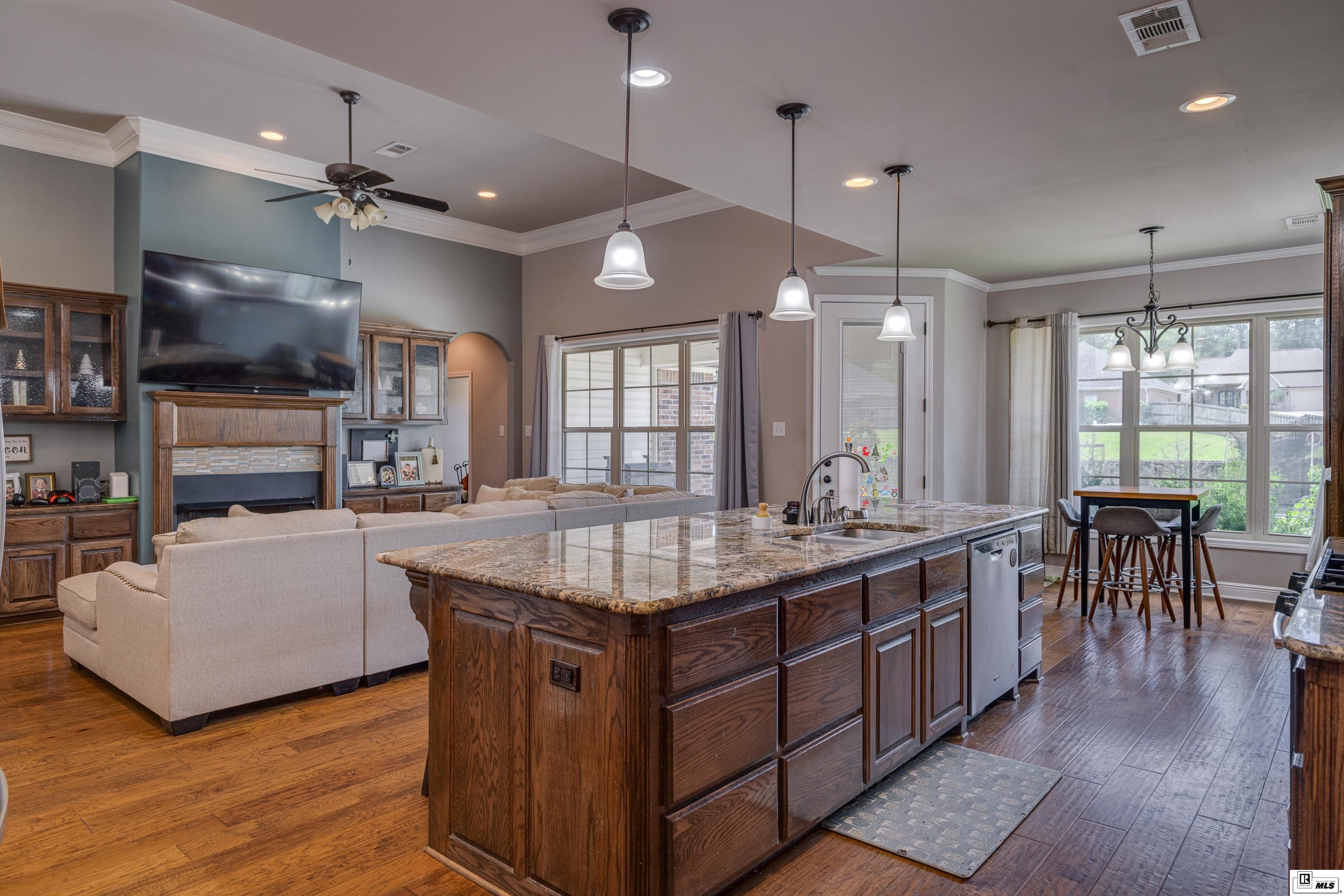 121 Labrador Lane