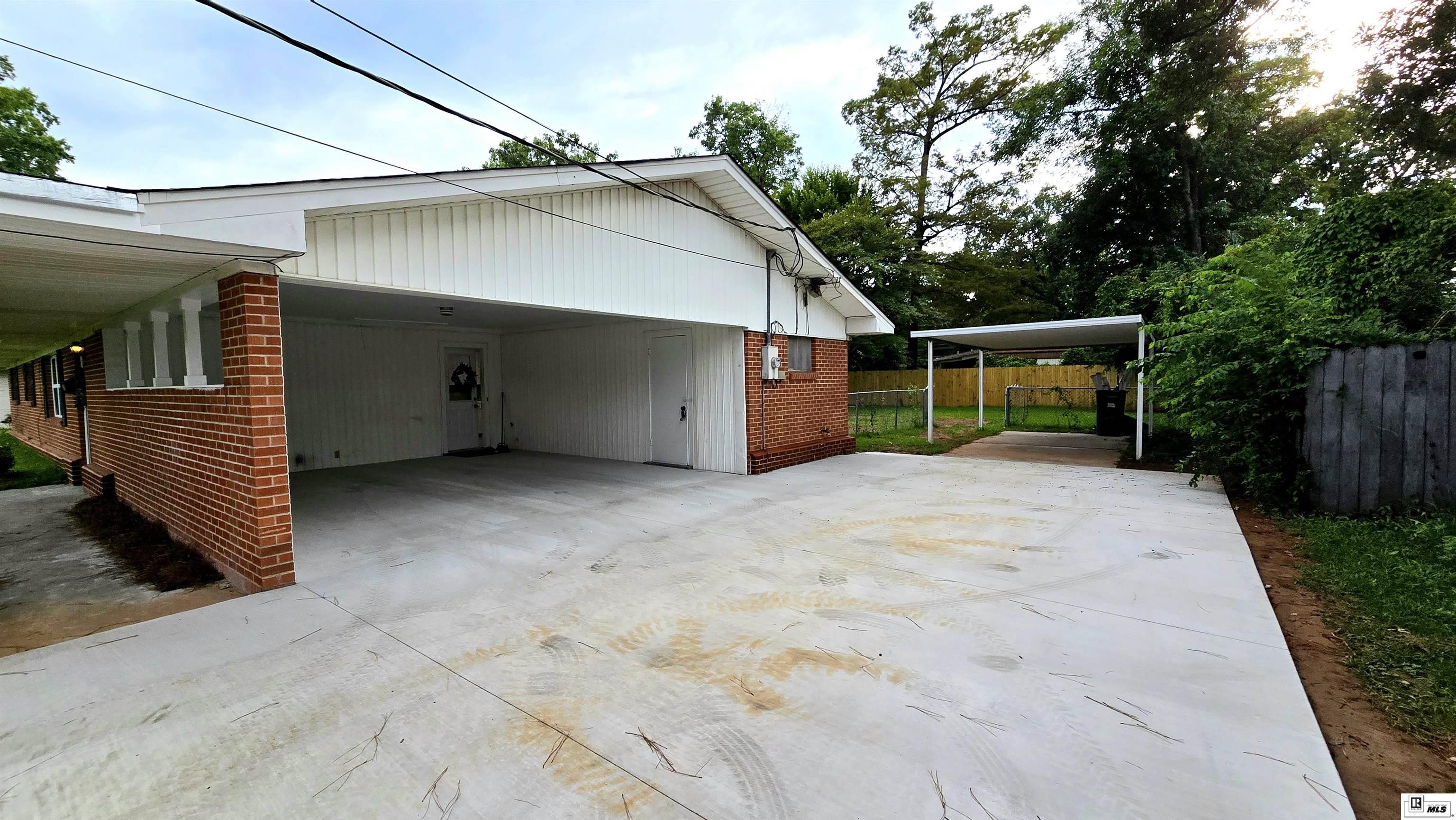 2107 Oliver Road