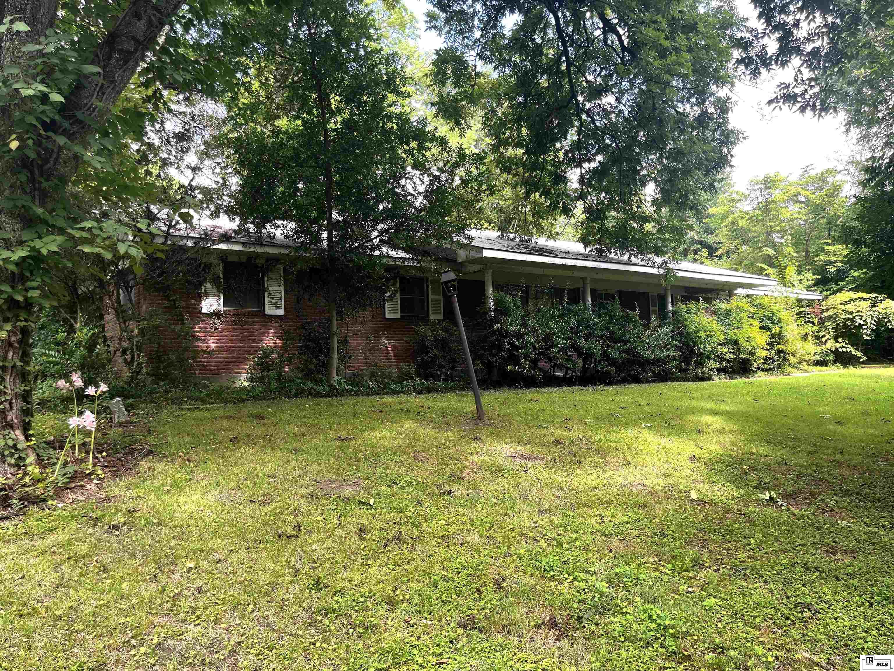 1001 Schneider Lane