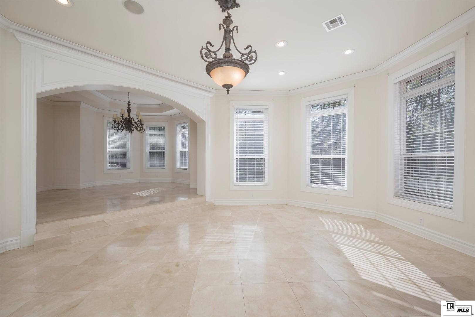 4 Waters Edge Drive