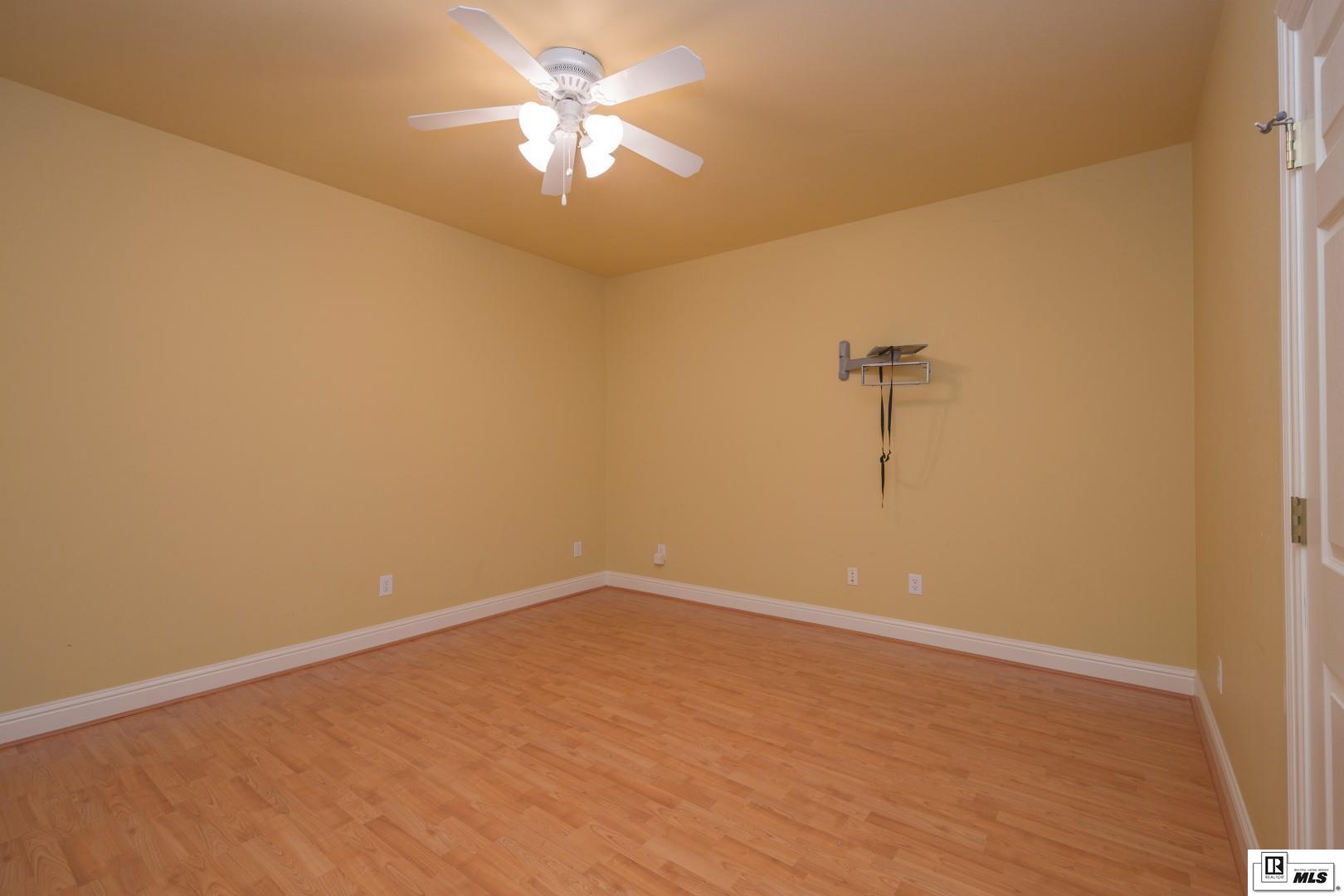 4 Waters Edge Drive