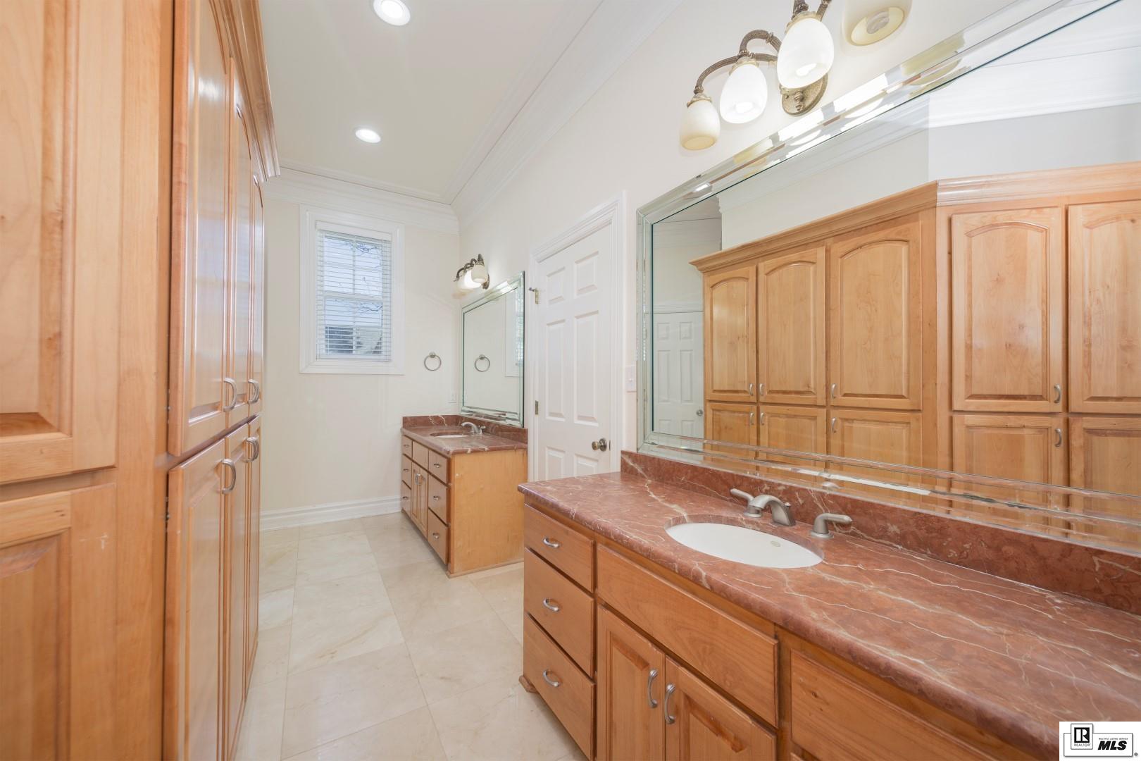 4 Waters Edge Drive