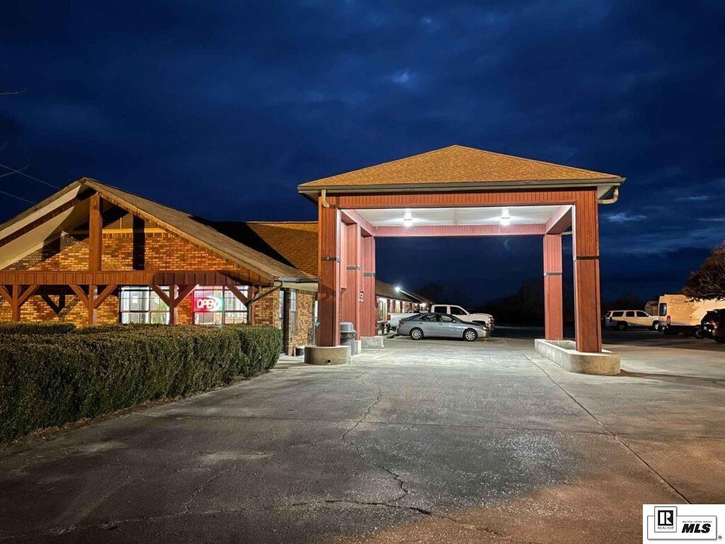 9634 Highway 65 S