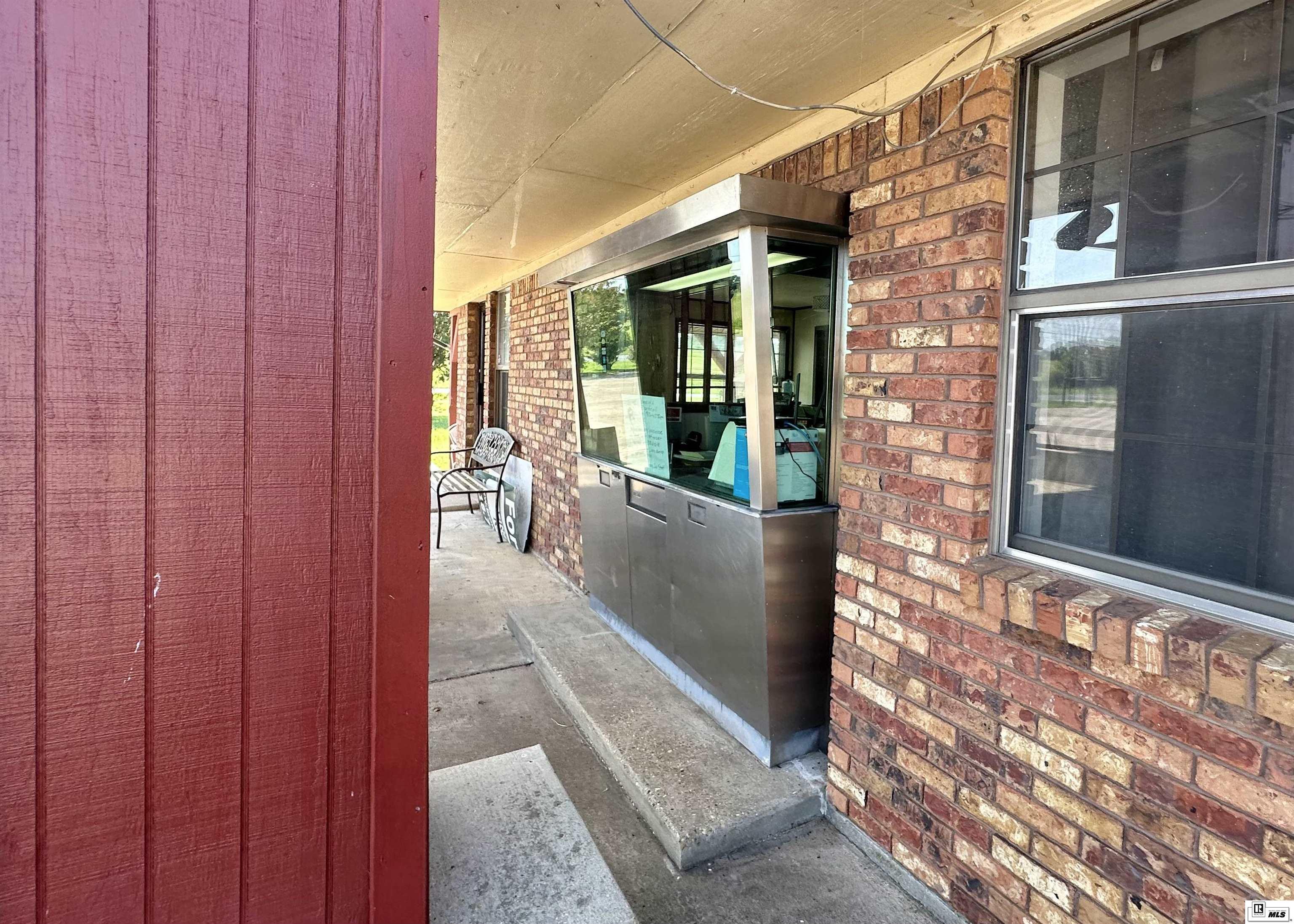 9634 Highway 65 S