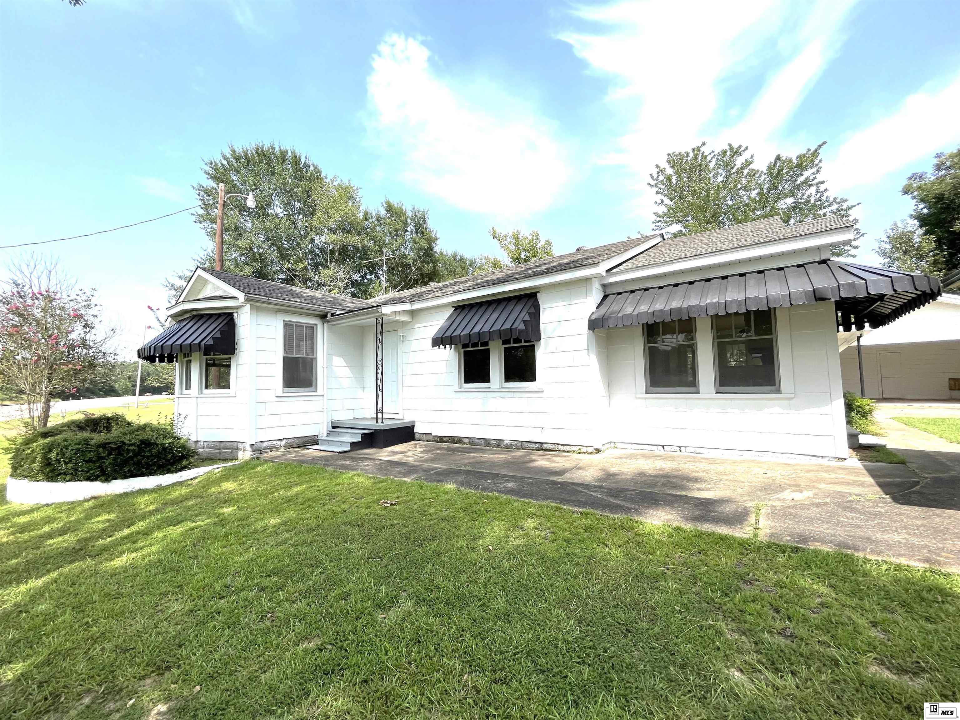 8957 Highway 165