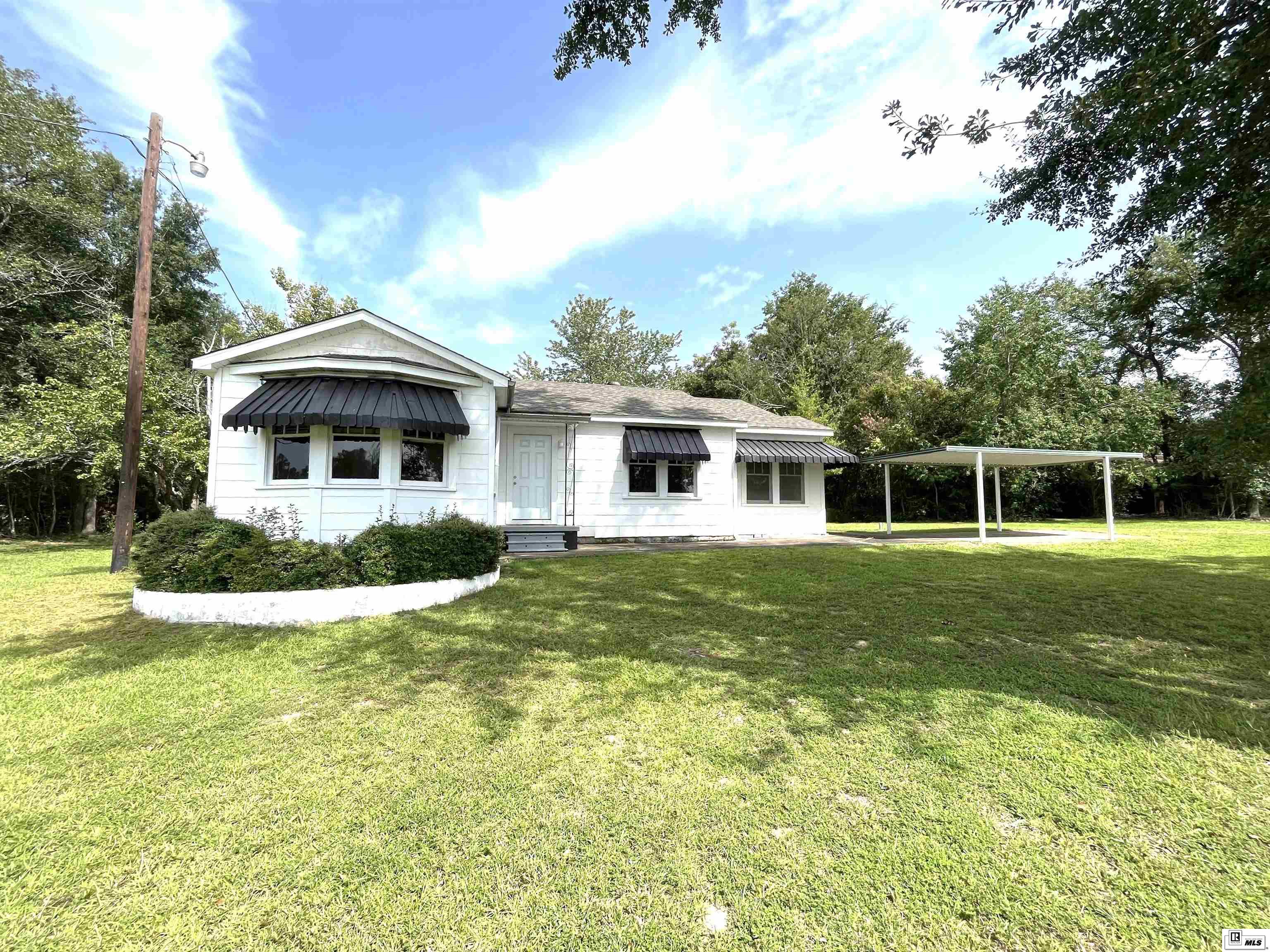 8957 Highway 165