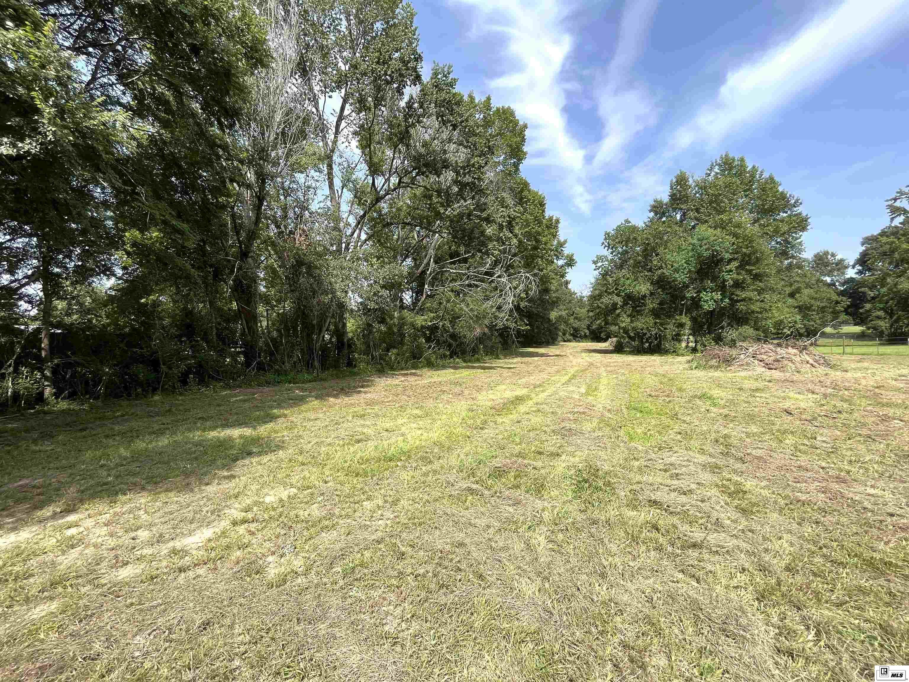 8957 Highway 165