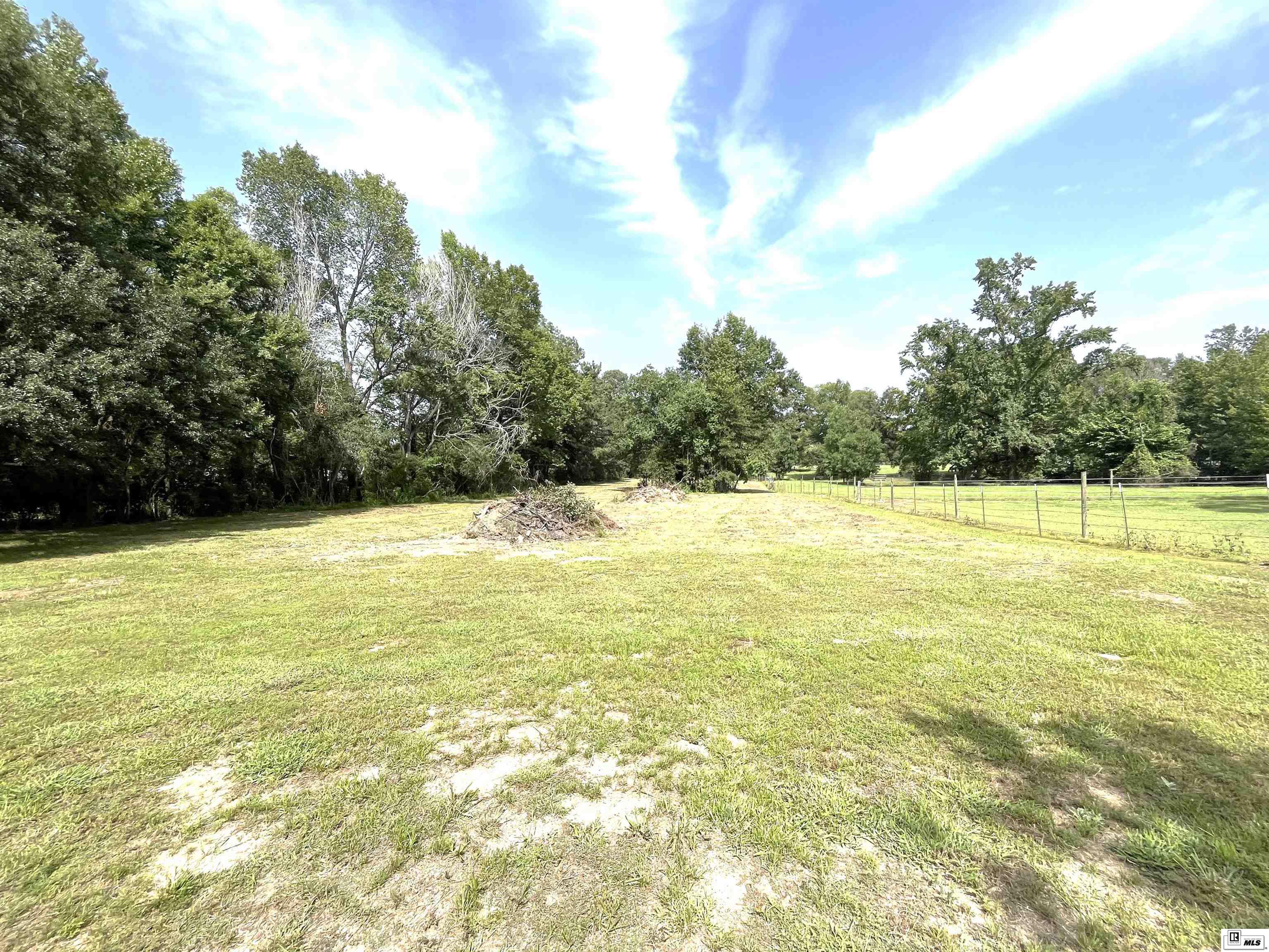 8957 Highway 165