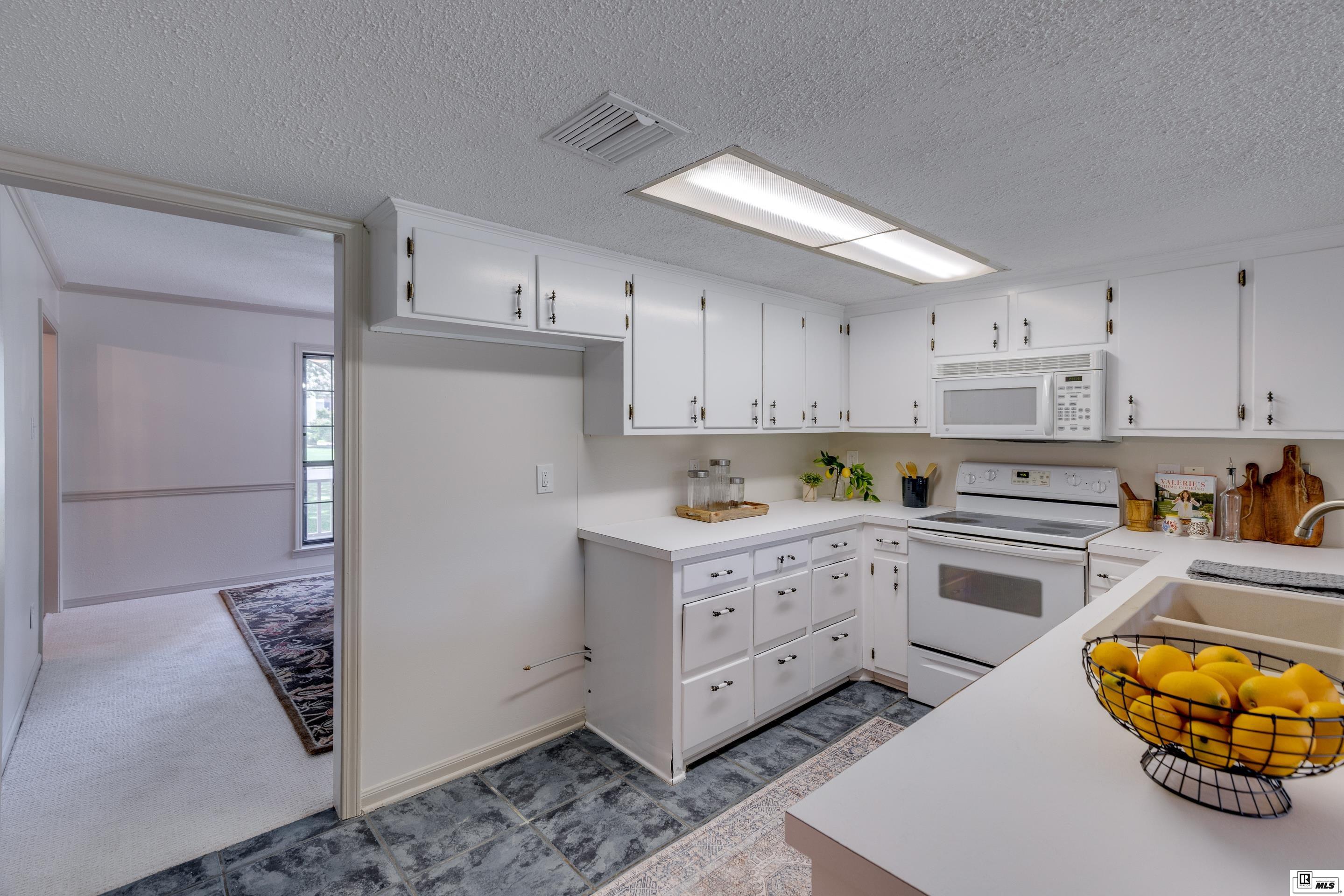 2809 River Oaks Drive