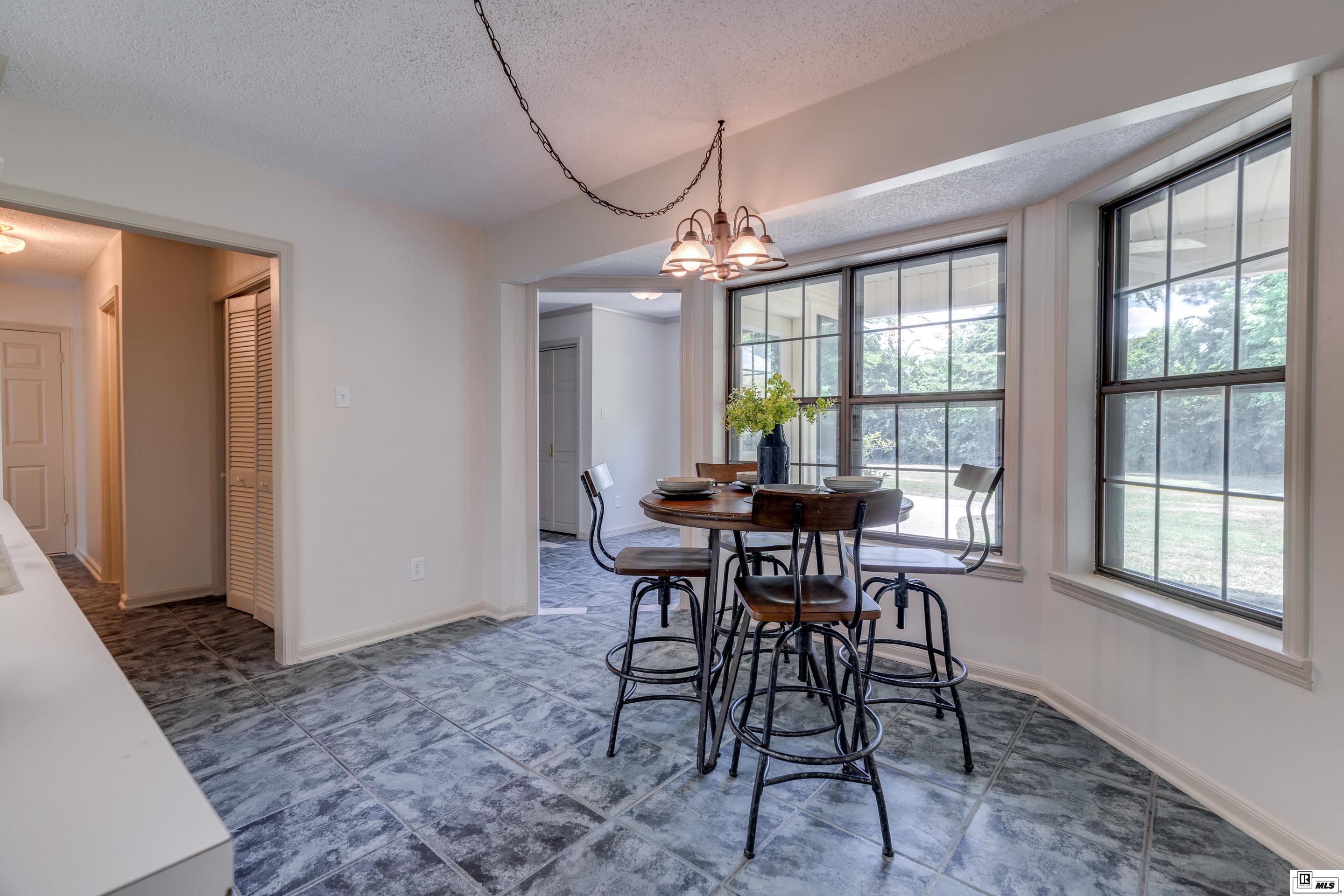 2809 River Oaks Drive