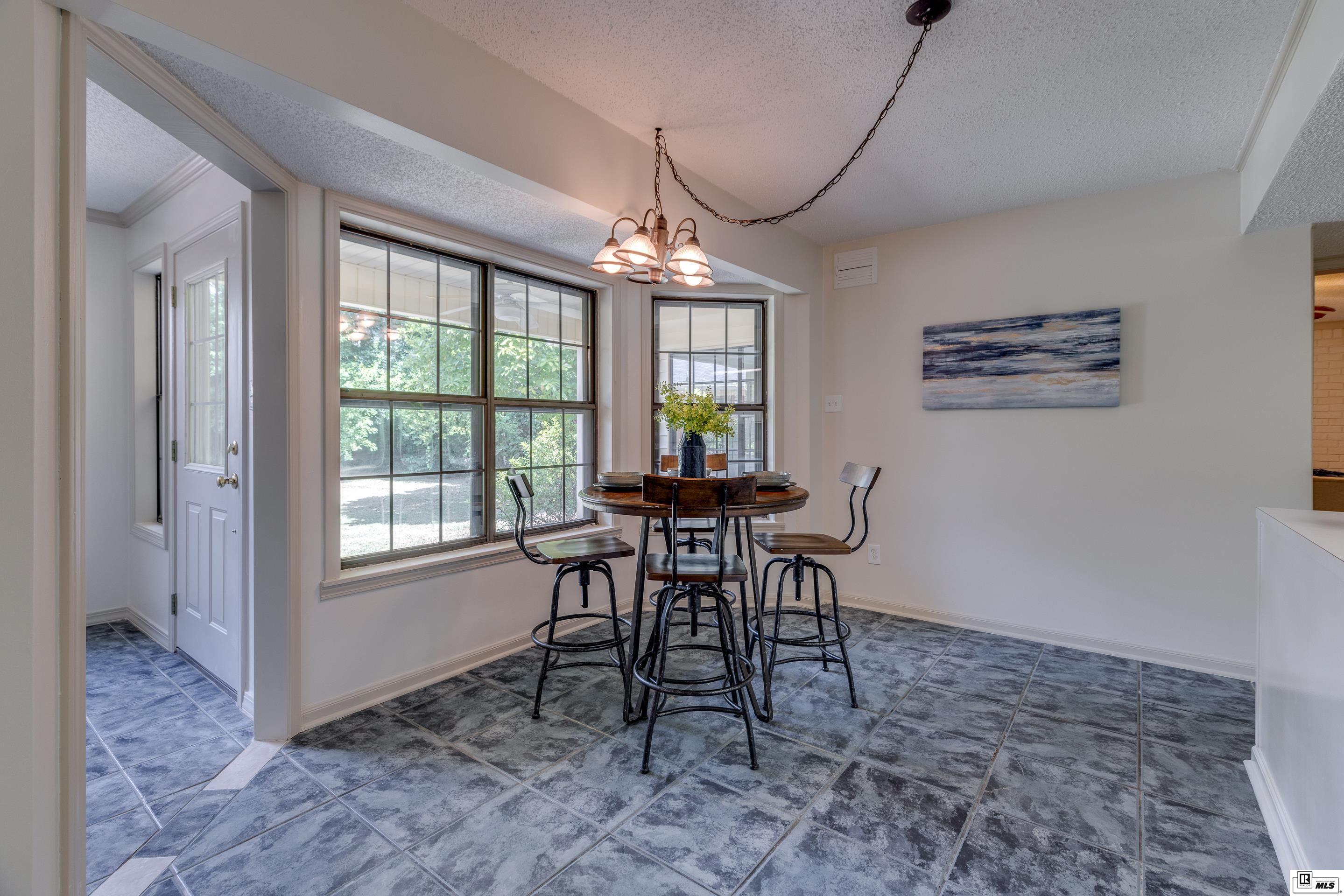 2809 River Oaks Drive