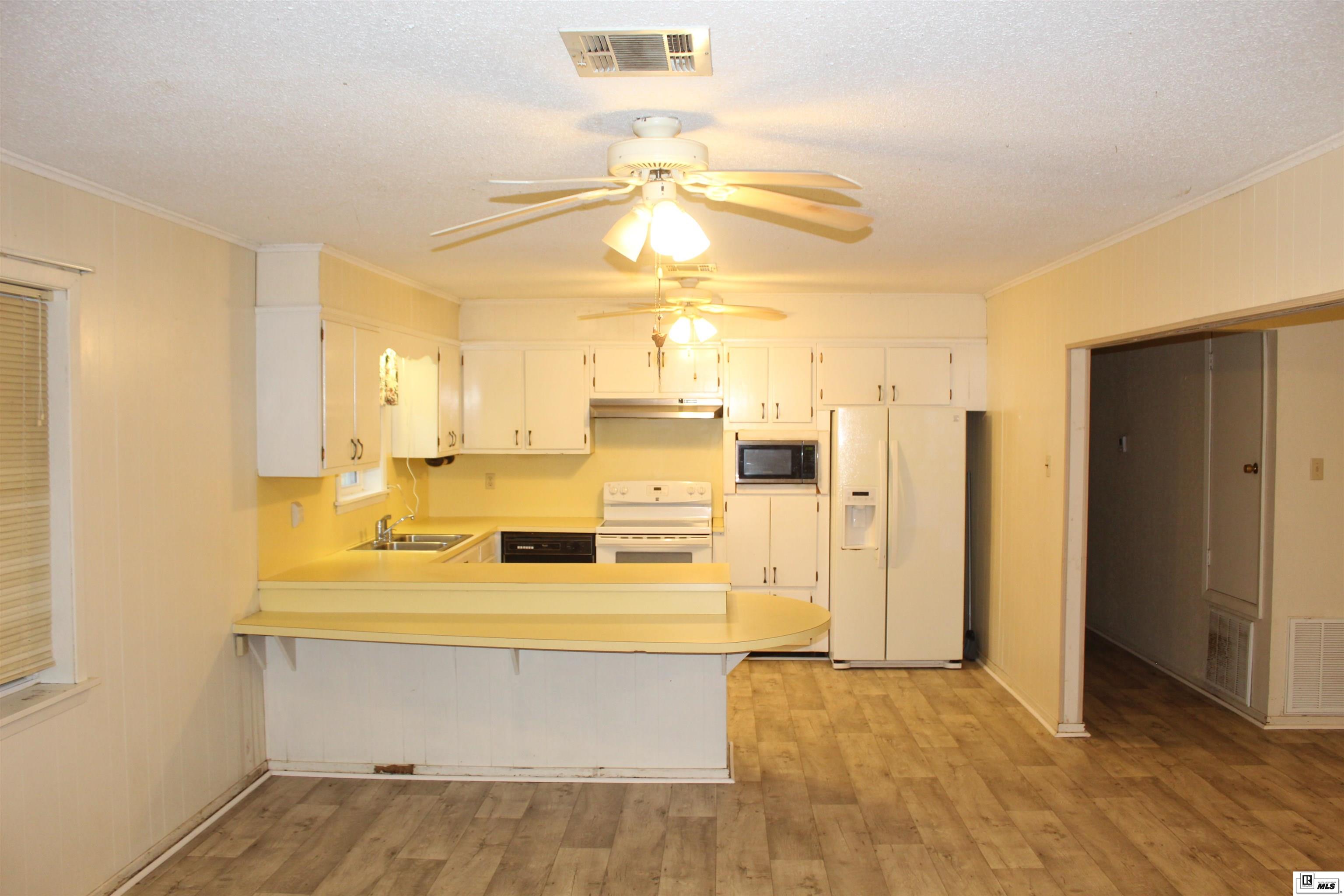 2832 Highway 594