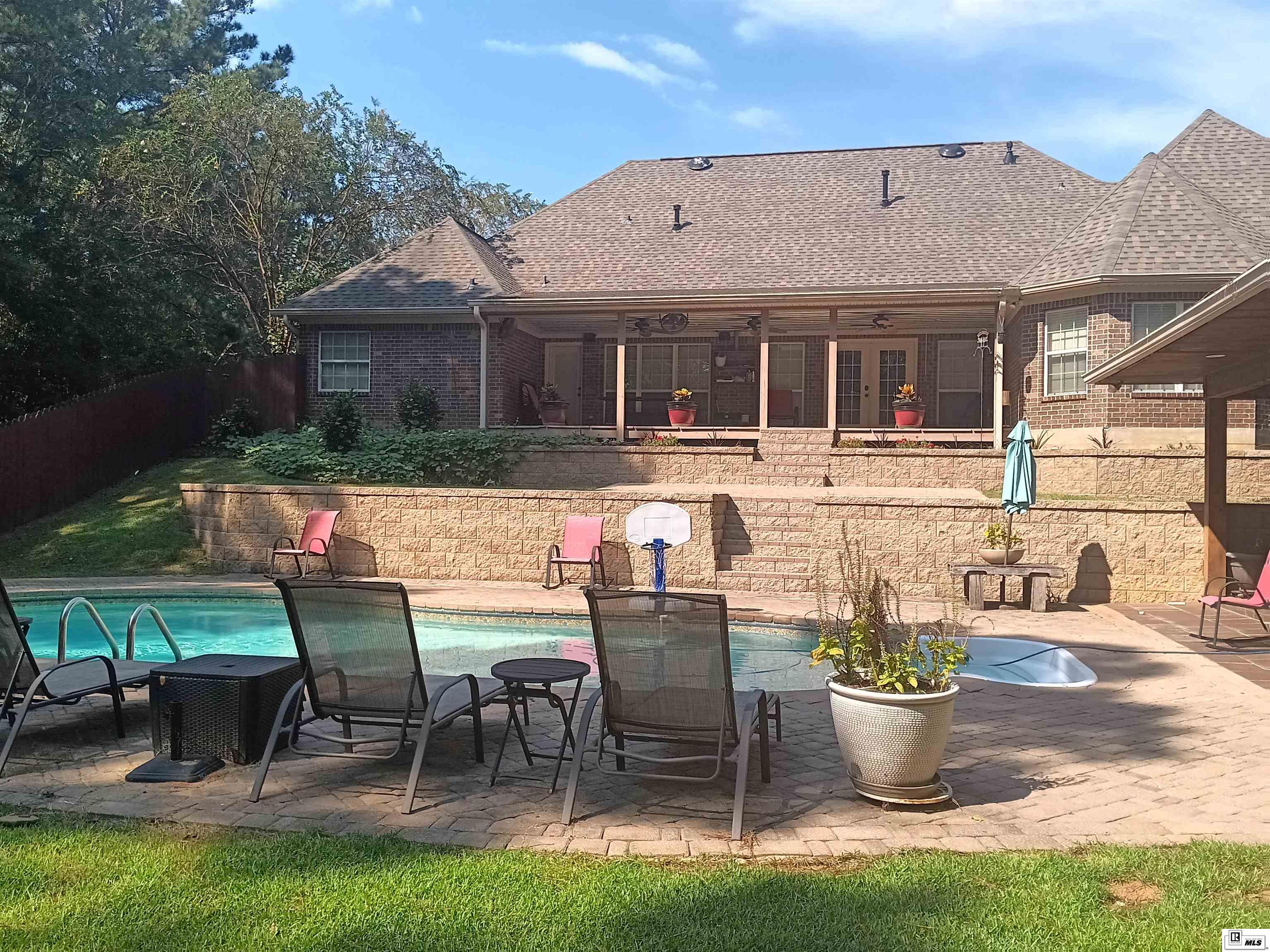 132 Creekside Drive