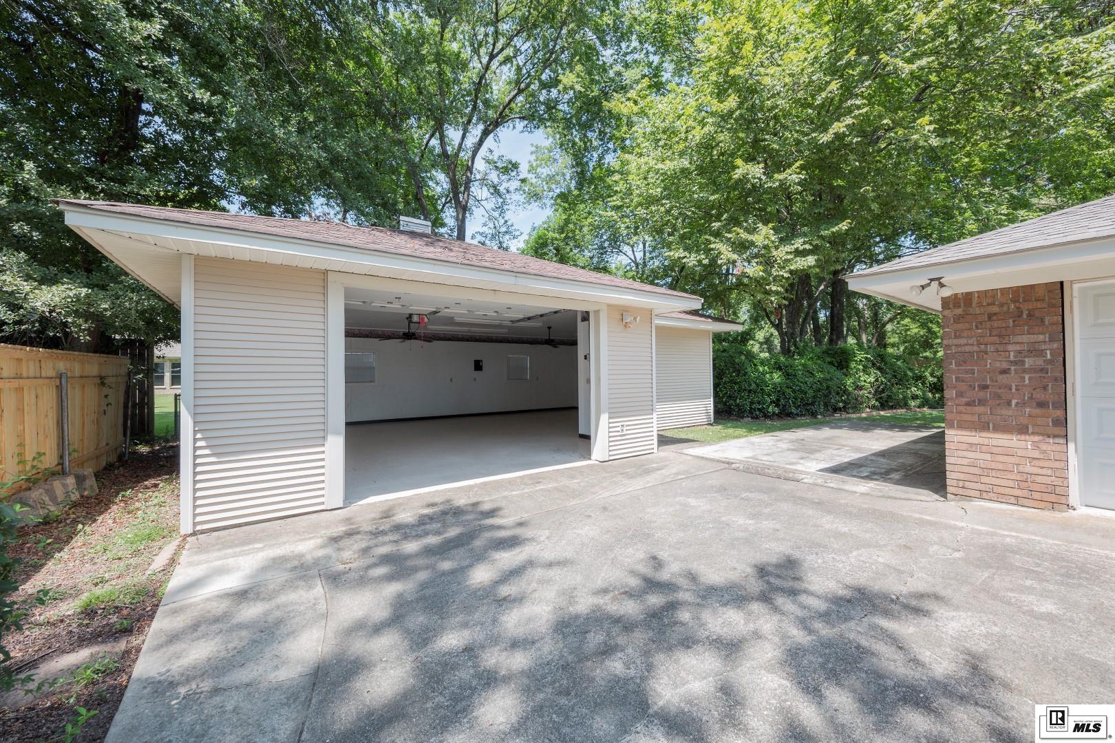 2105 Oakmont Street